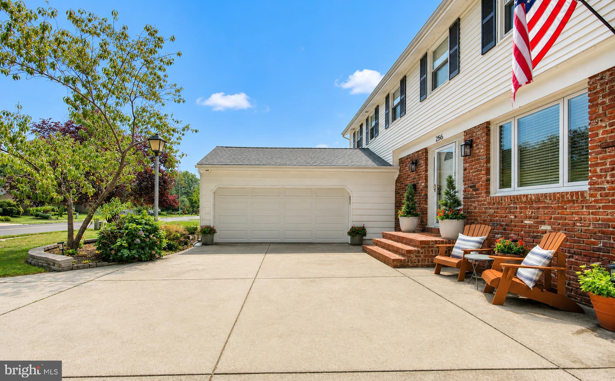 256 RAMBLEWOOD PARKWAY