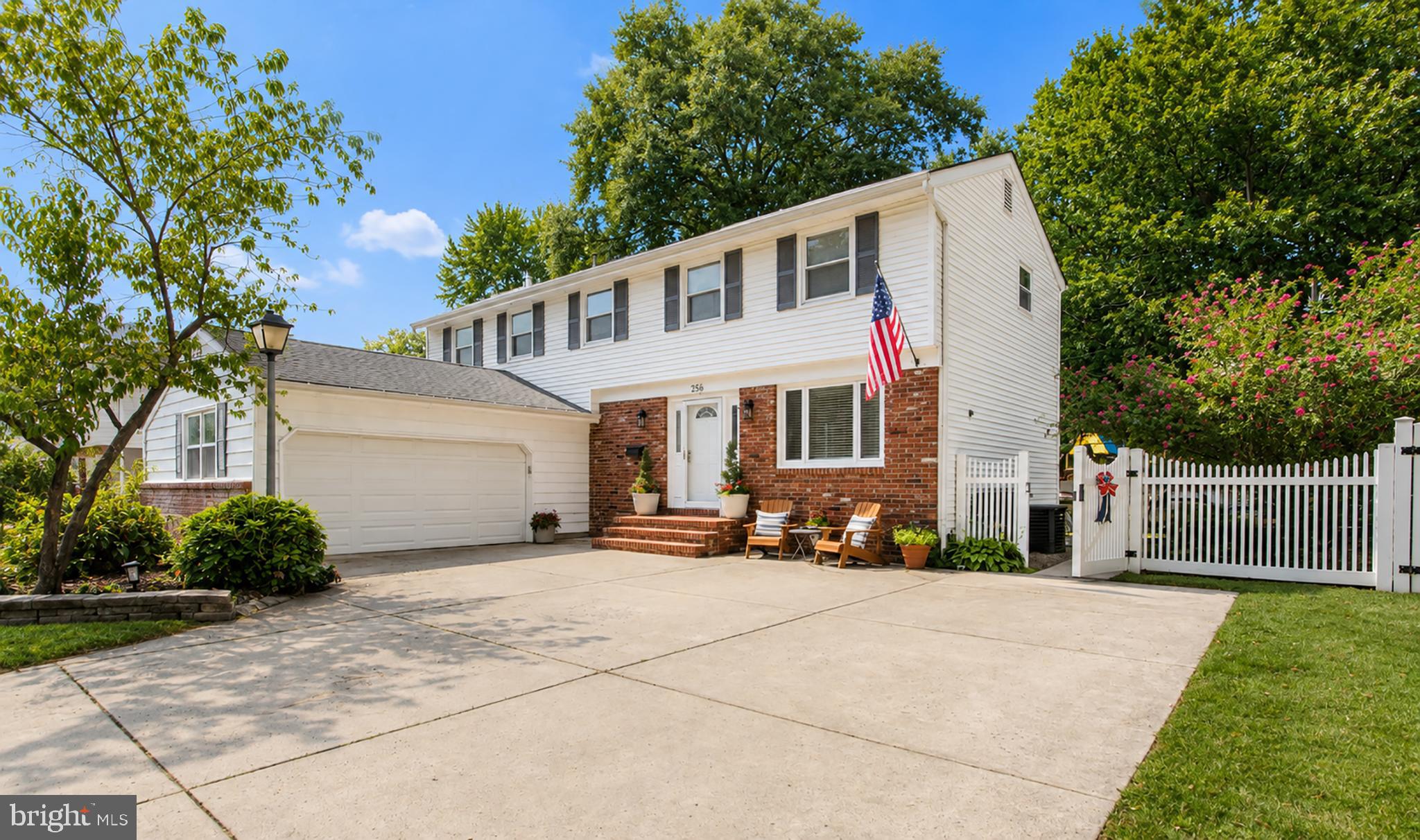 256 RAMBLEWOOD PARKWAY