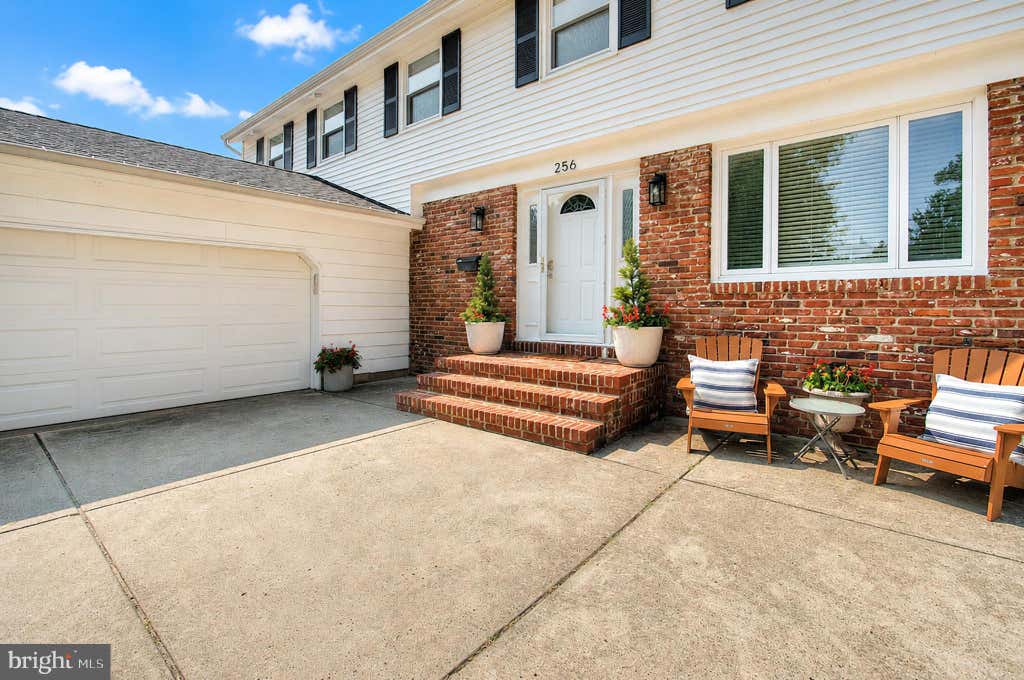 Photo of 256 Ramblewood Parkway, MOUNT LAUREL, NJ 08054 (MLS # NJBL2119046)