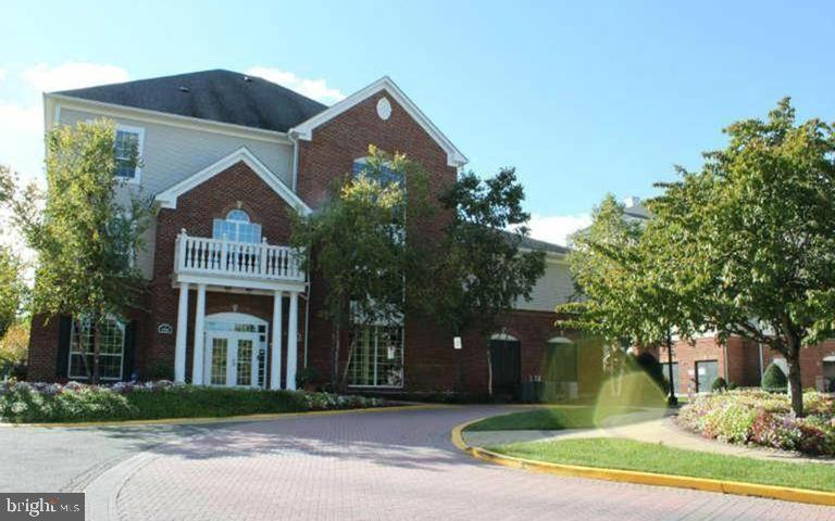 EXCHANGE AT VAN DORN - Residential Lease