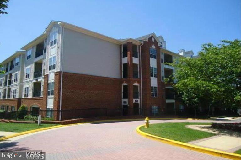 EXCHANGE AT VAN DORN - Residential Lease