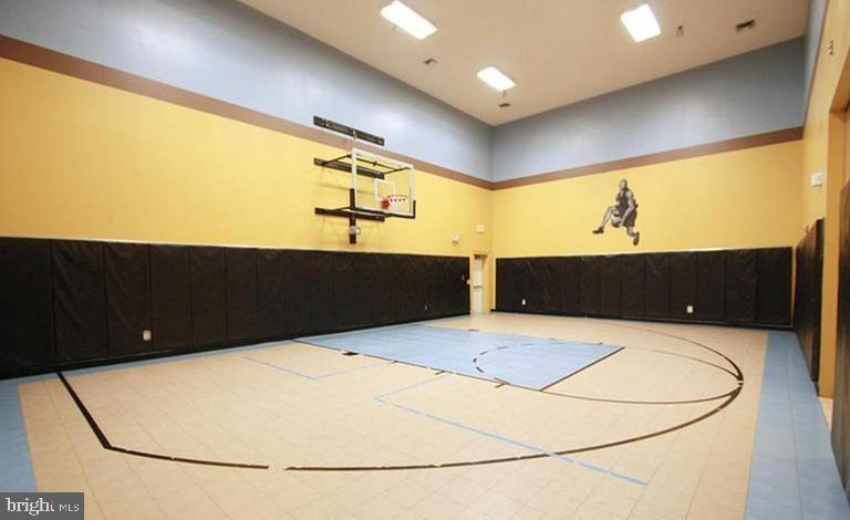 EXCHANGE AT VAN DORN - Residential Lease