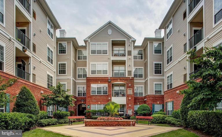EXCHANGE AT VAN DORN - Residential Lease