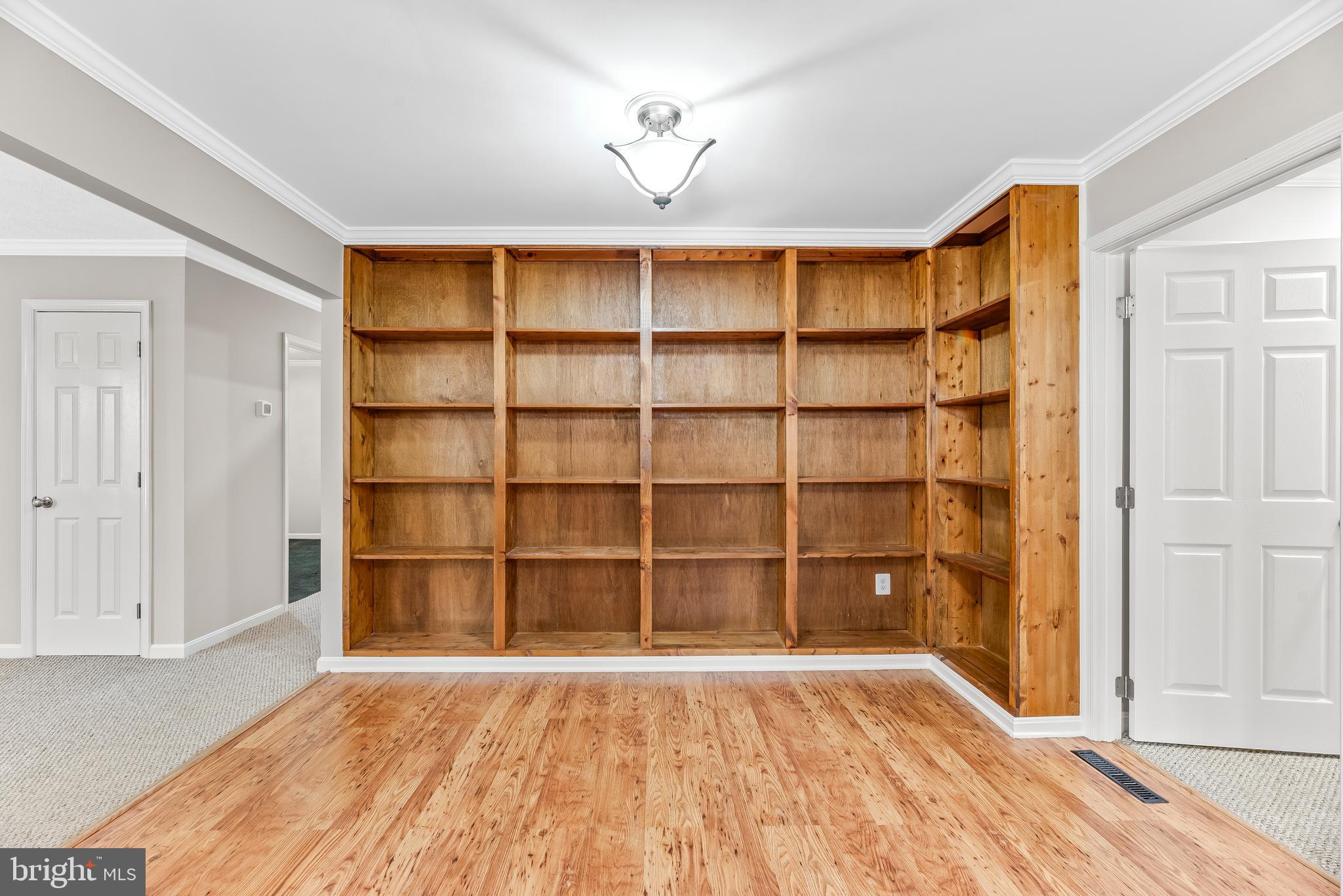 GOLDEN BEACH - Residential