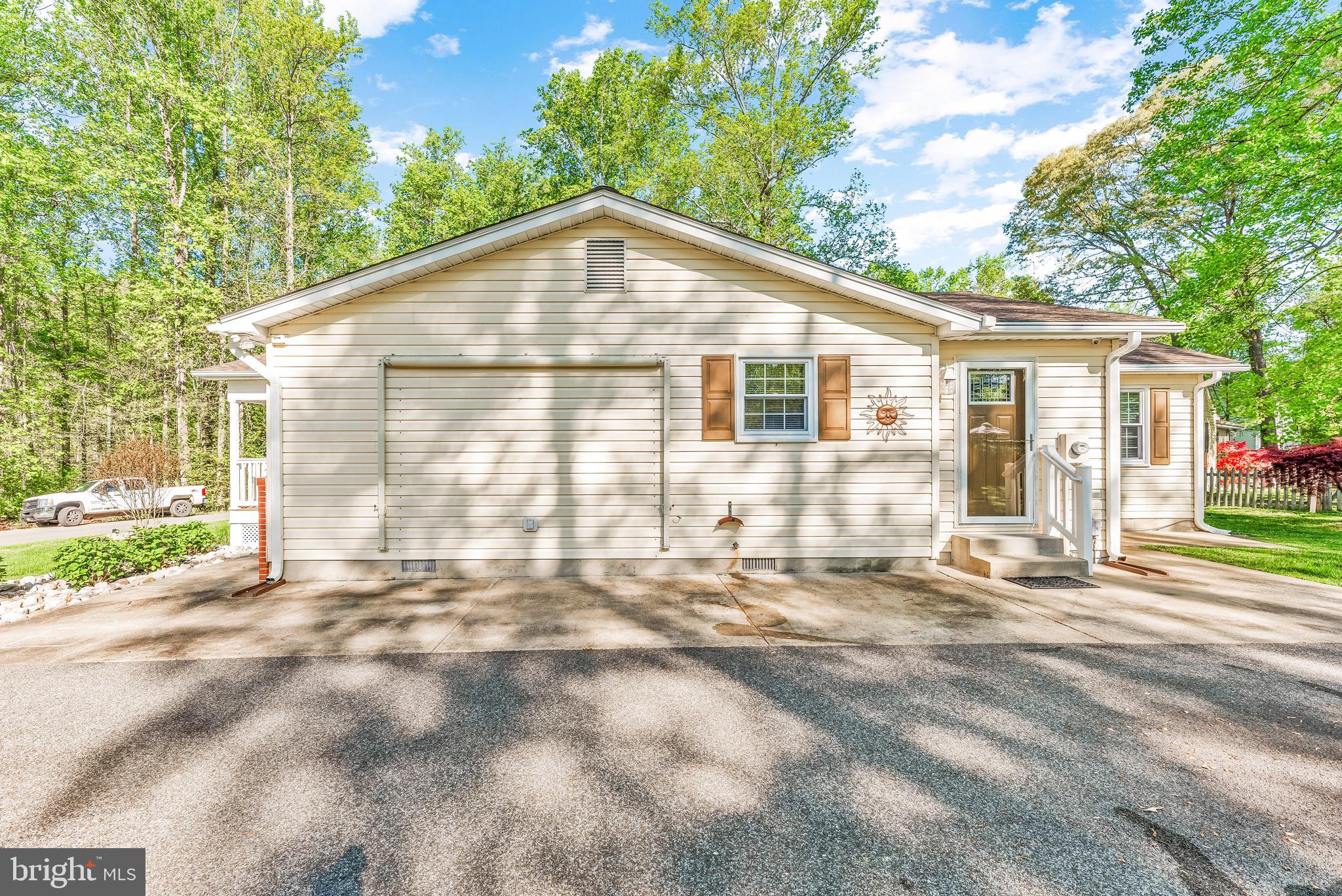 GOLDEN BEACH - Residential