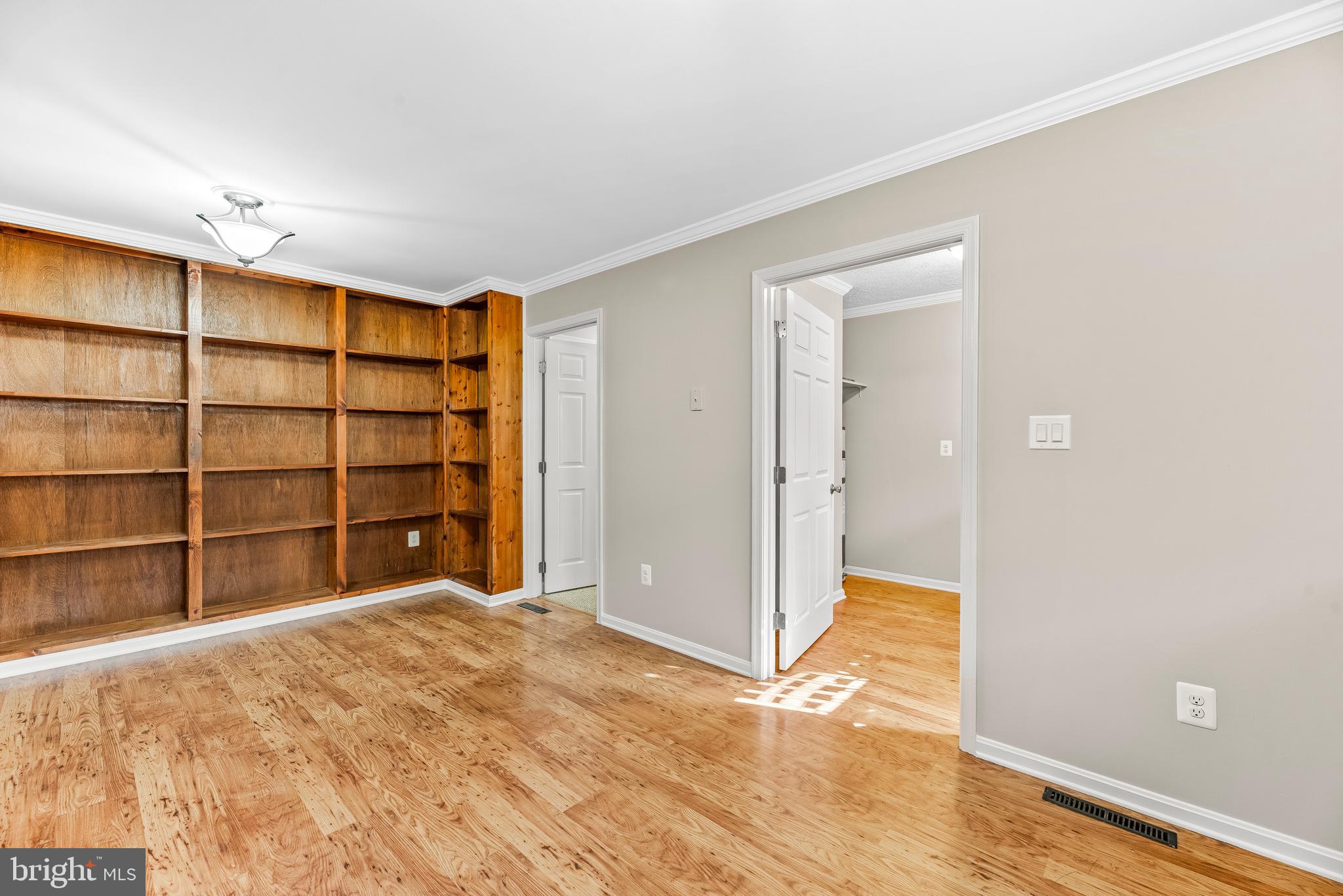 GOLDEN BEACH - Residential