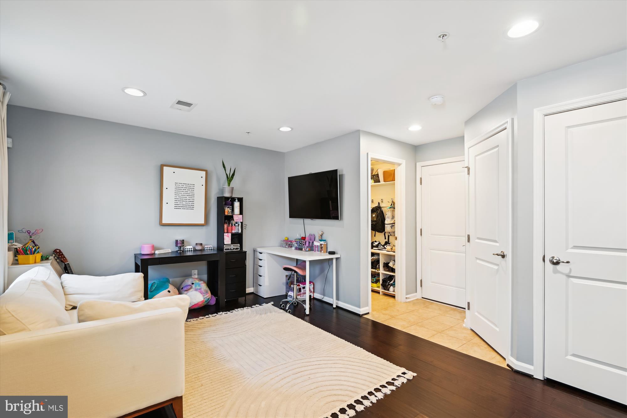 HOWARD SQUARE - Residential