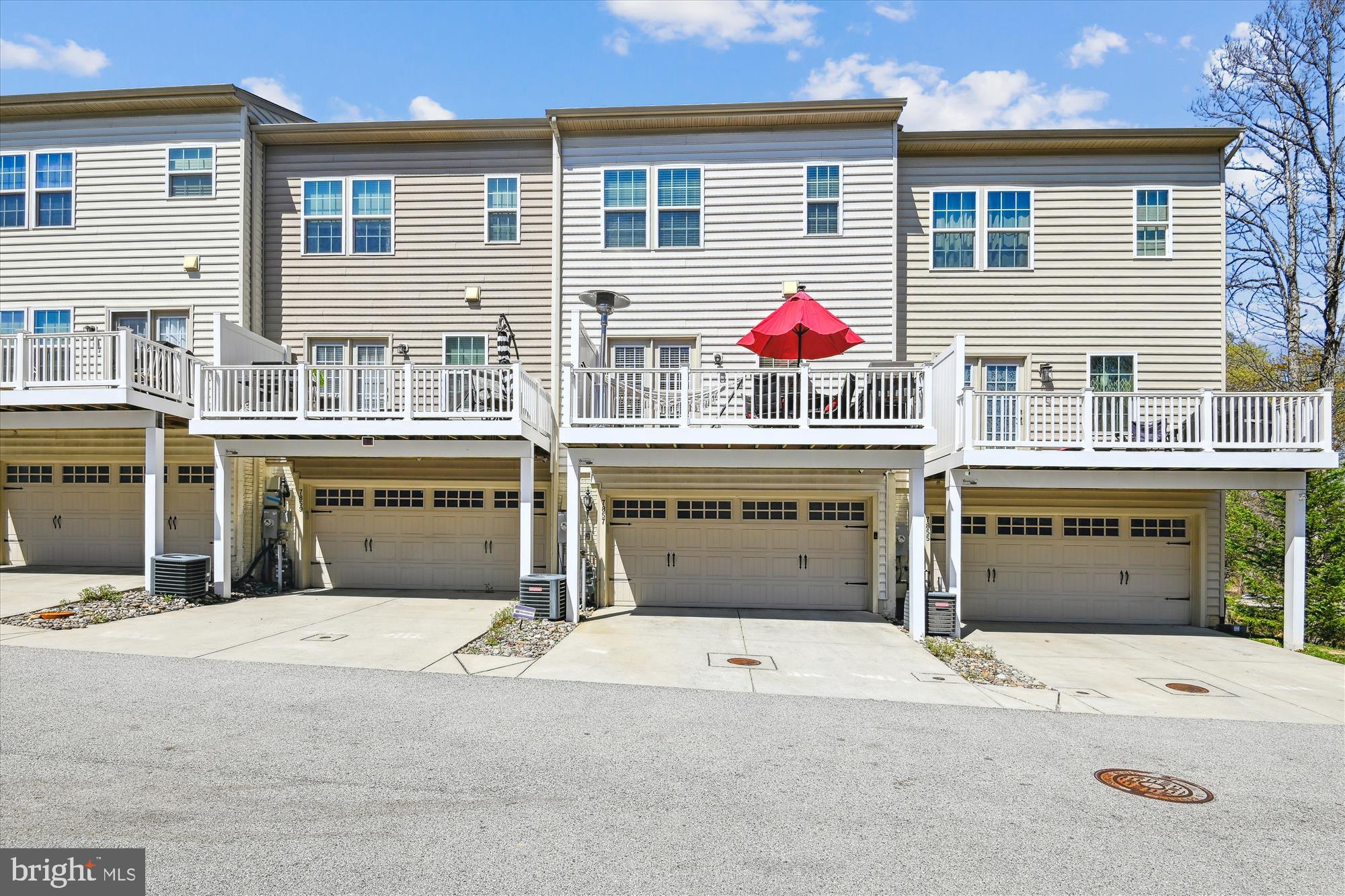 HOWARD SQUARE - Residential