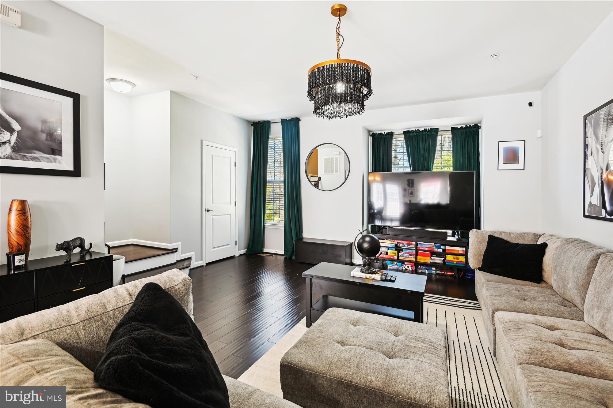 HOWARD SQUARE - Residential