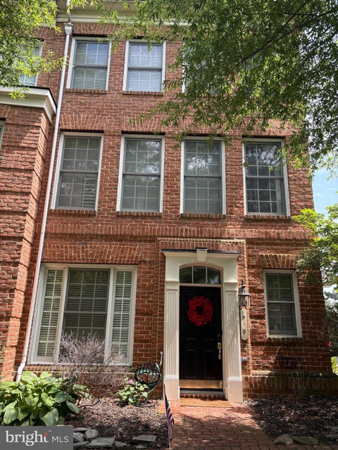 Townhouse For Sale - 418 Ferdinand Day Drive<br/> ALEXANDRIA, VA 22304