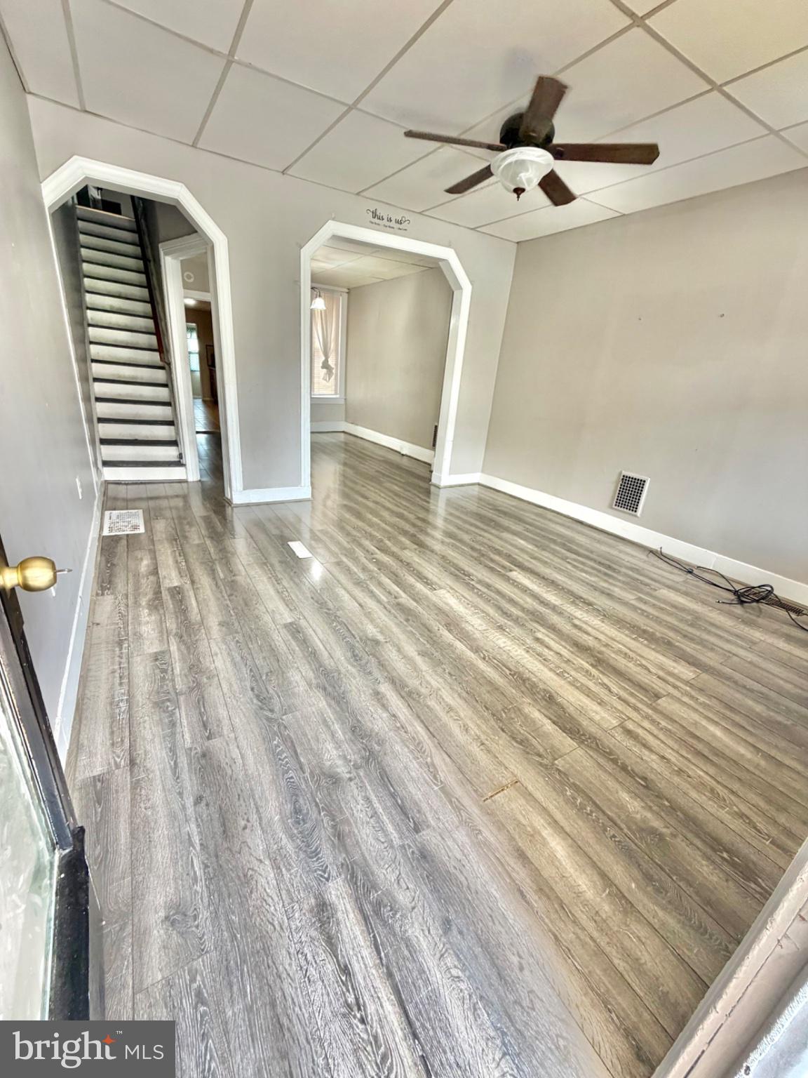1221 W POPLAR STREET