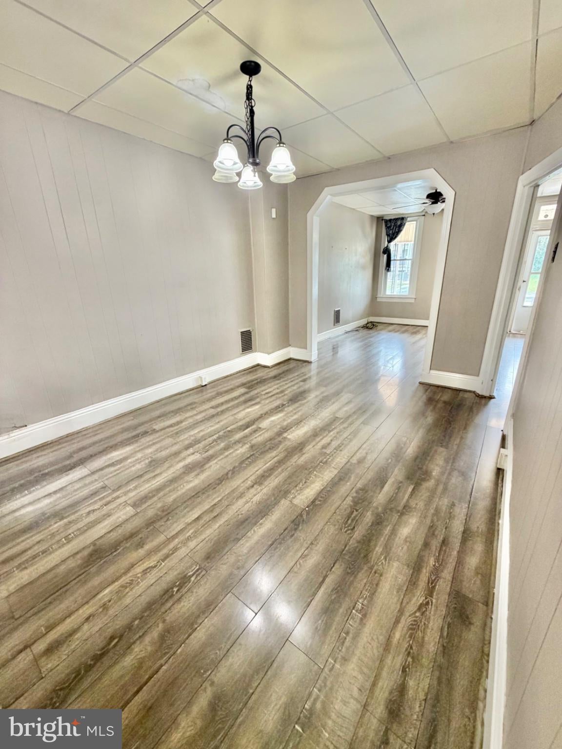 1221 W POPLAR STREET