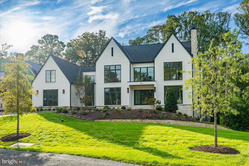 800 FALLS FARM COURT