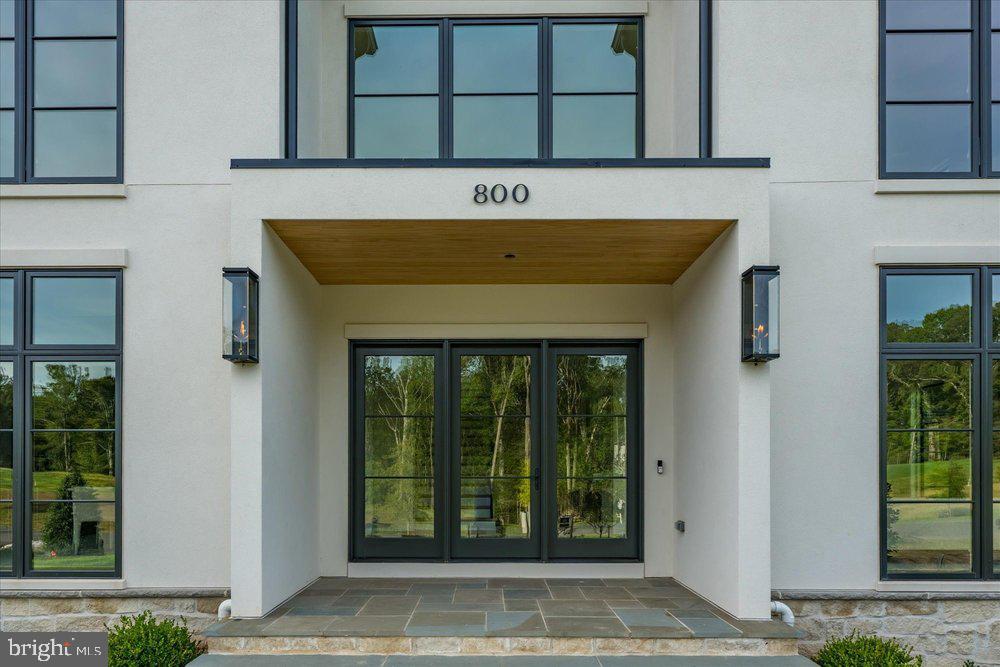 800 FALLS FARM COURT