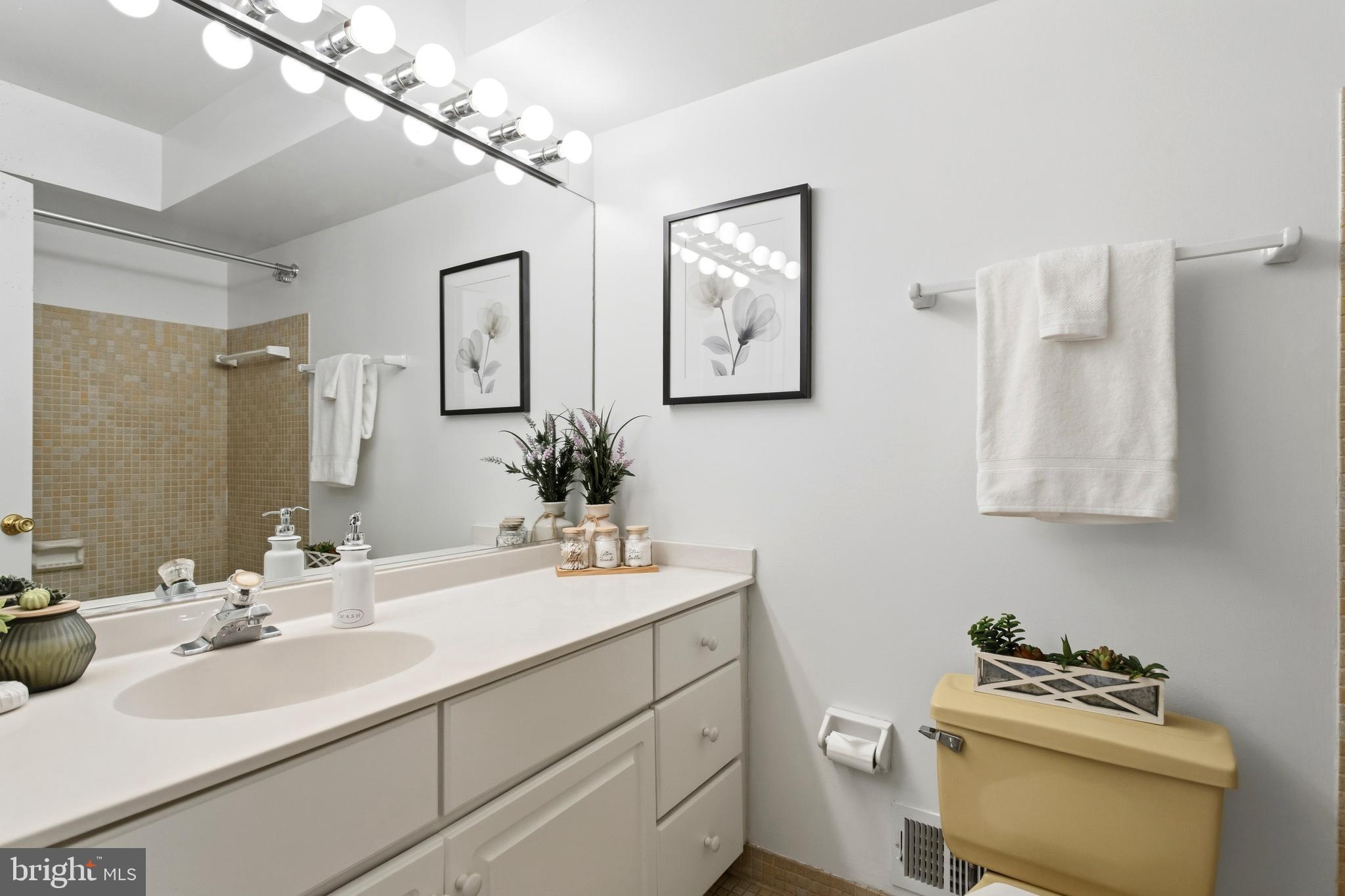 REGENCY ESTATES - Residential