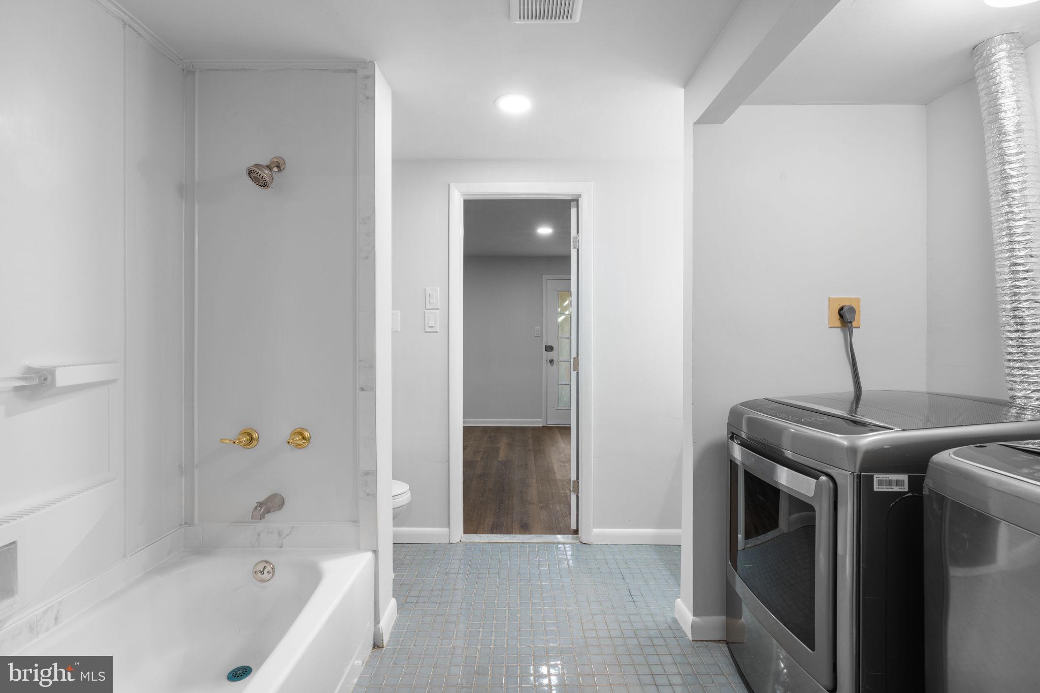 GUNNERS LAKE VILLAGE - Residential