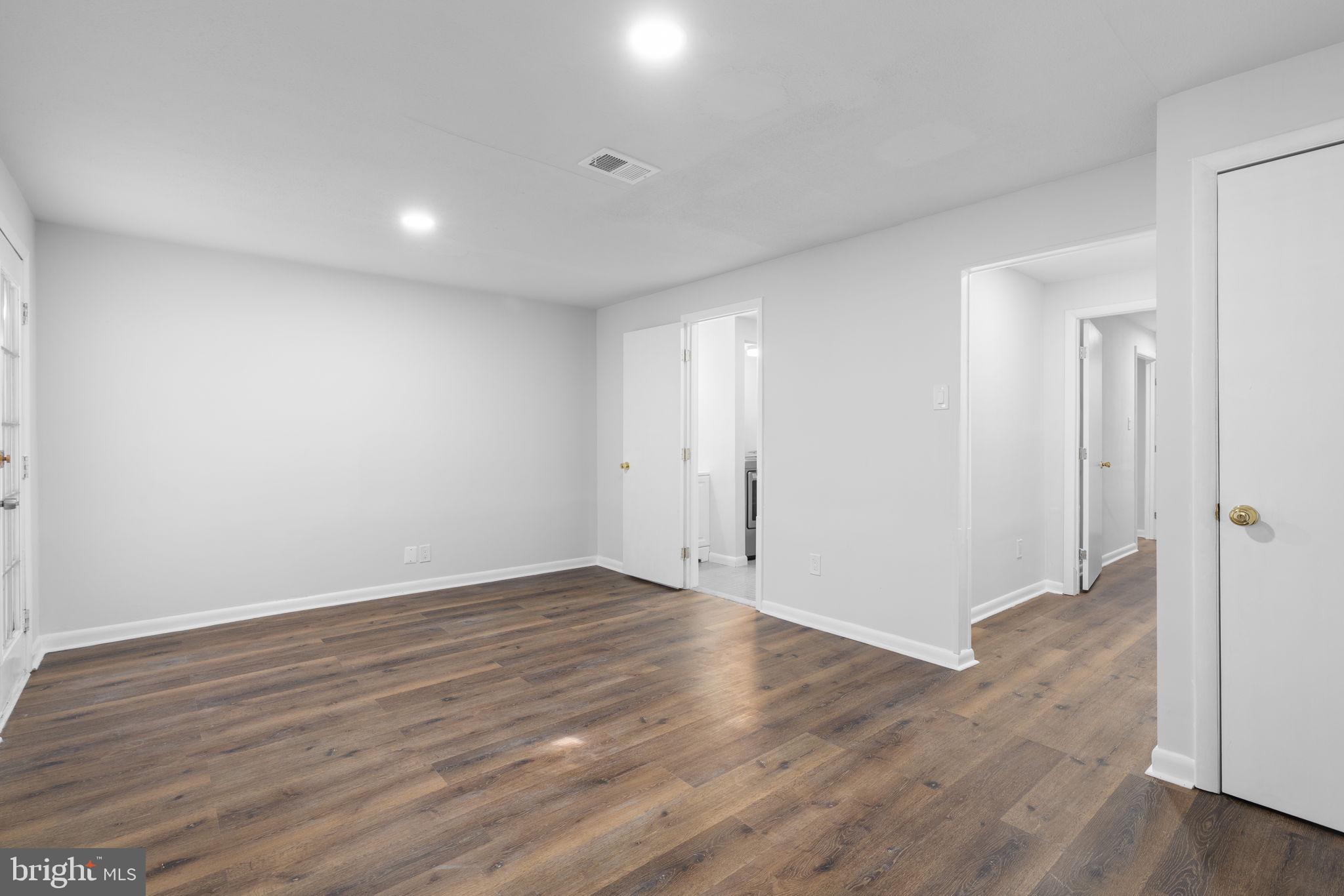 GUNNERS LAKE VILLAGE - Residential