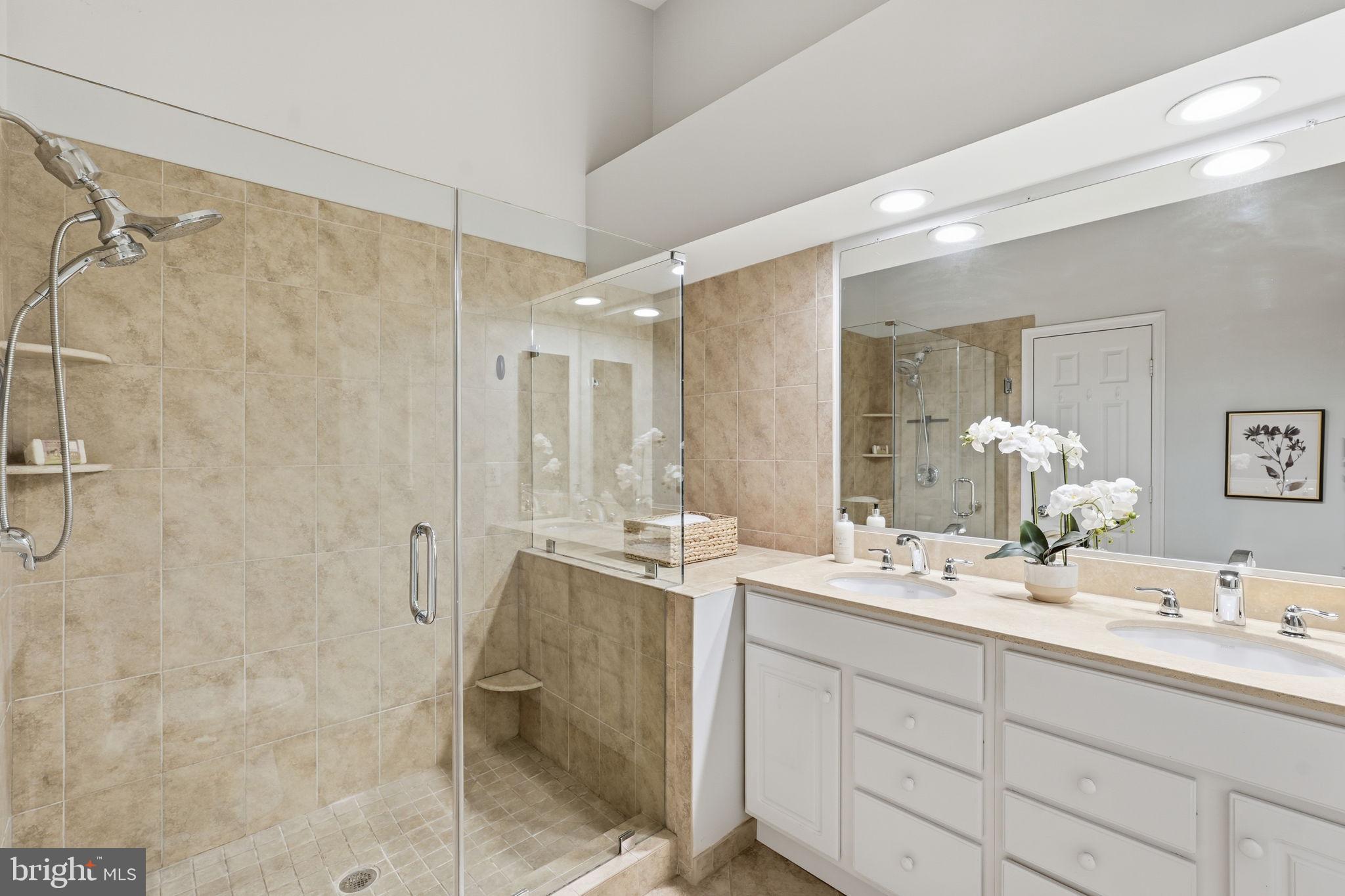 LIFESTYLE AT SULLY STATION - Residential