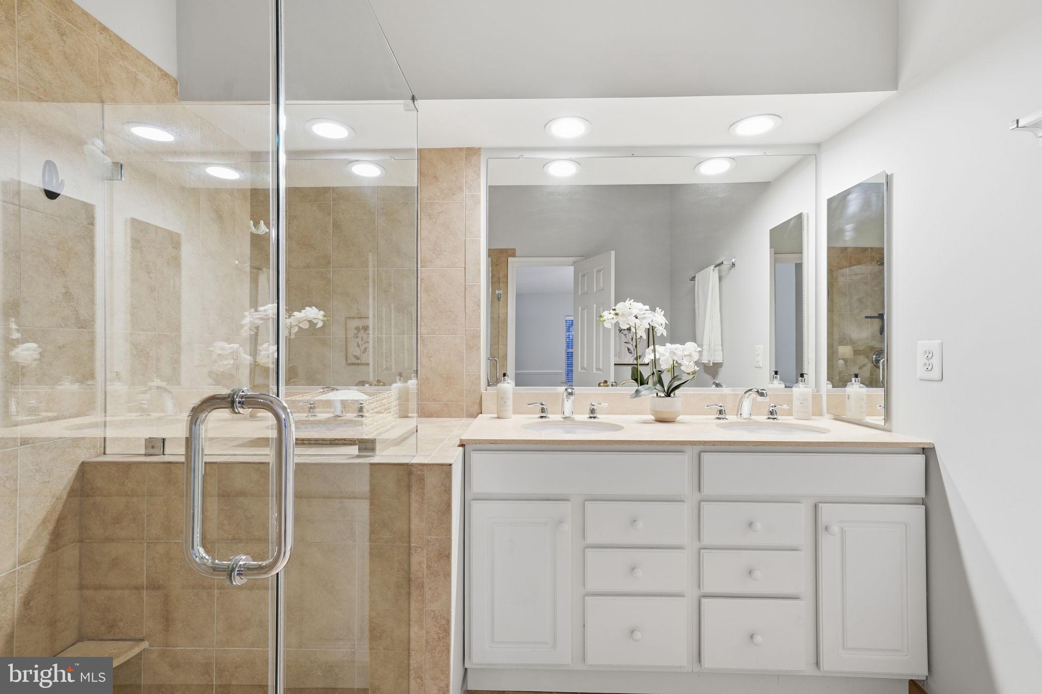 LIFESTYLE AT SULLY STATION - Residential