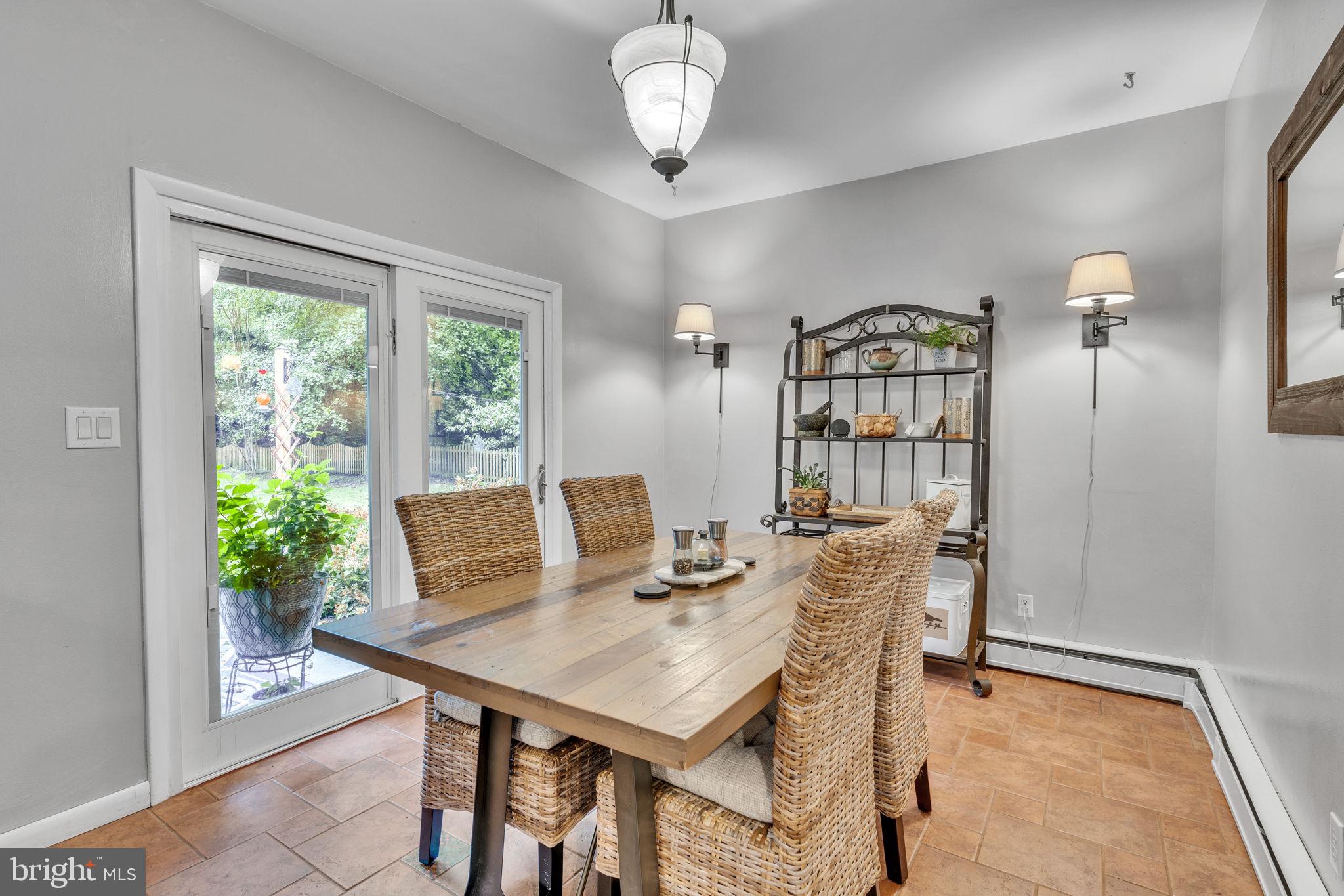 KINGSTON MANOR - Residential