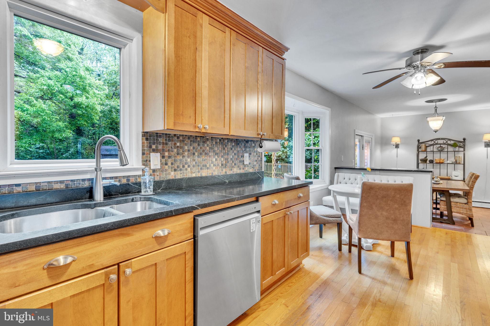 KINGSTON MANOR - Residential