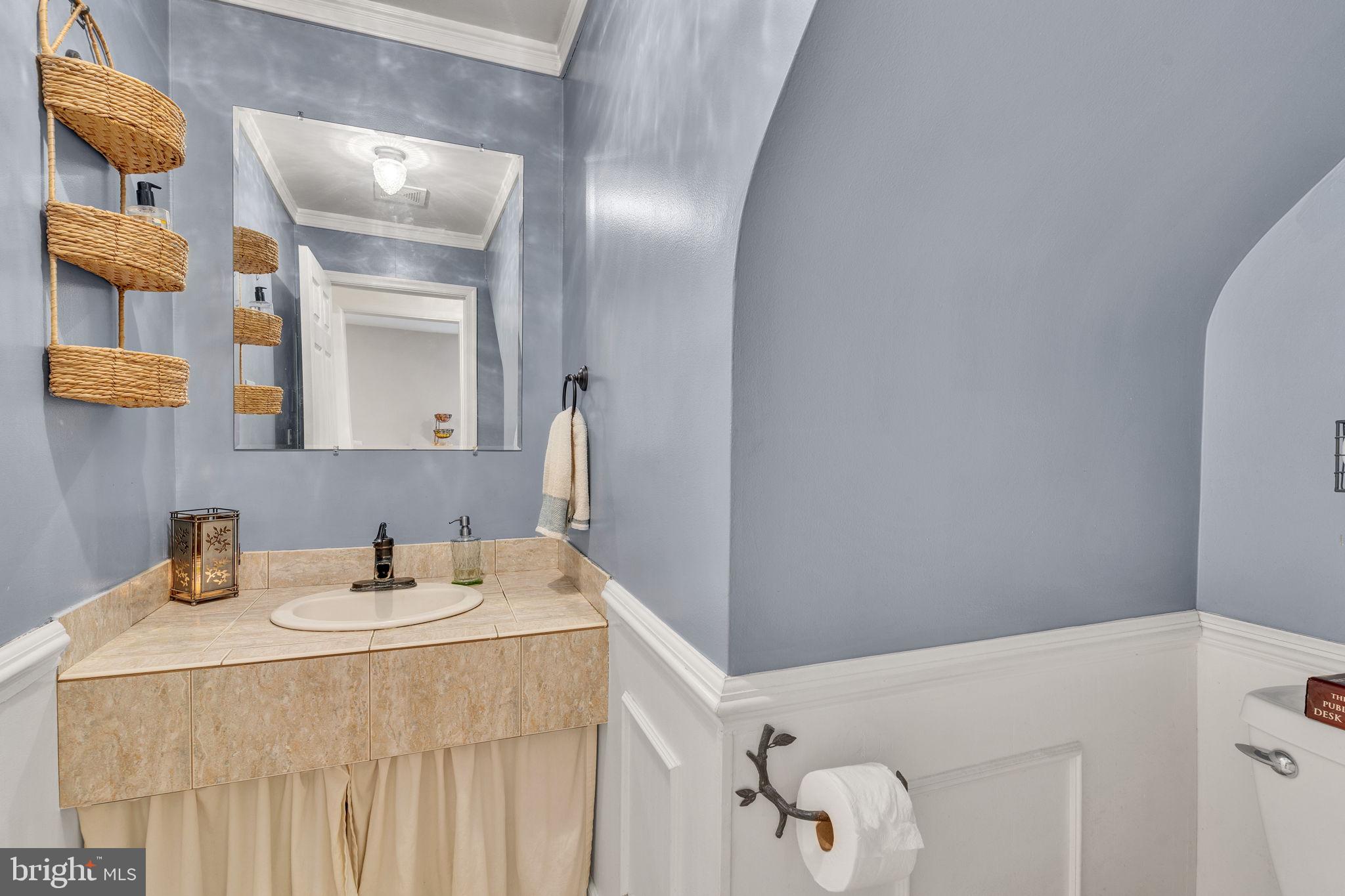 KINGSTON MANOR - Residential