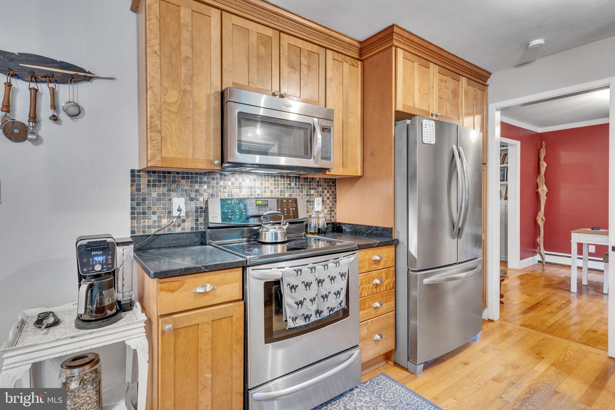 KINGSTON MANOR - Residential