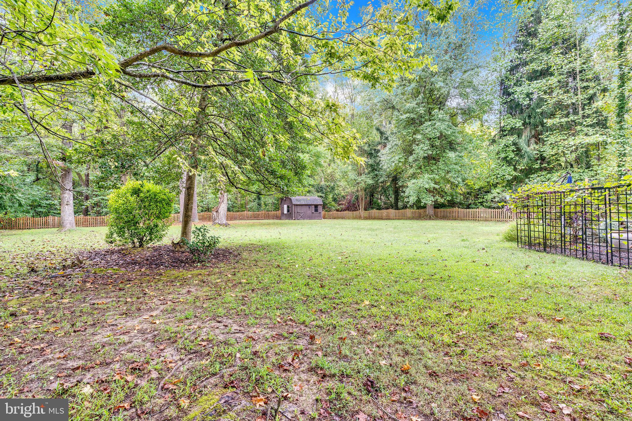 KINGSTON MANOR - Residential