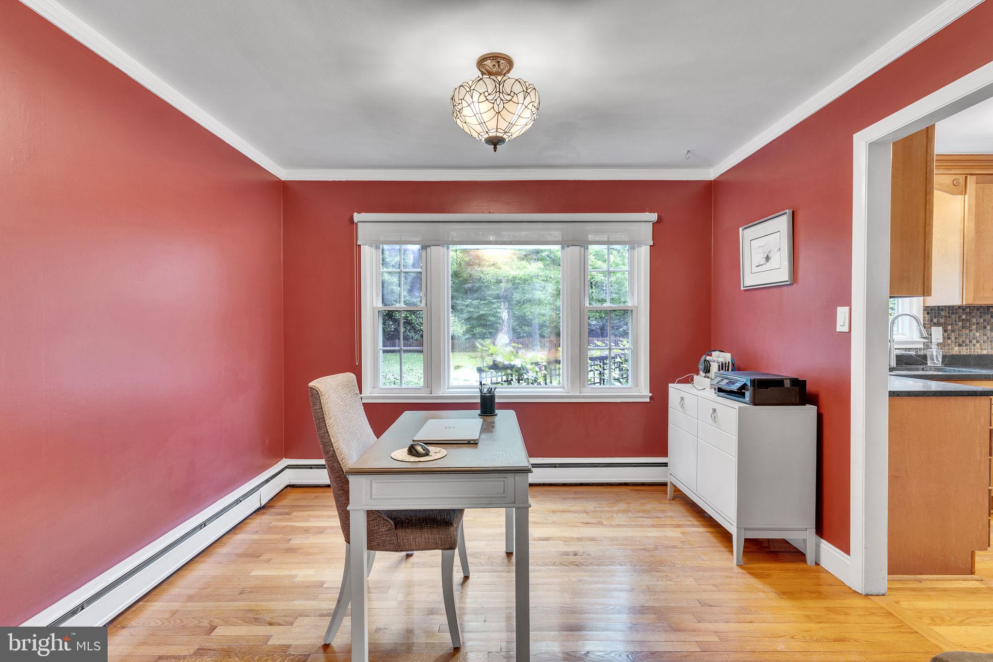 KINGSTON MANOR - Residential