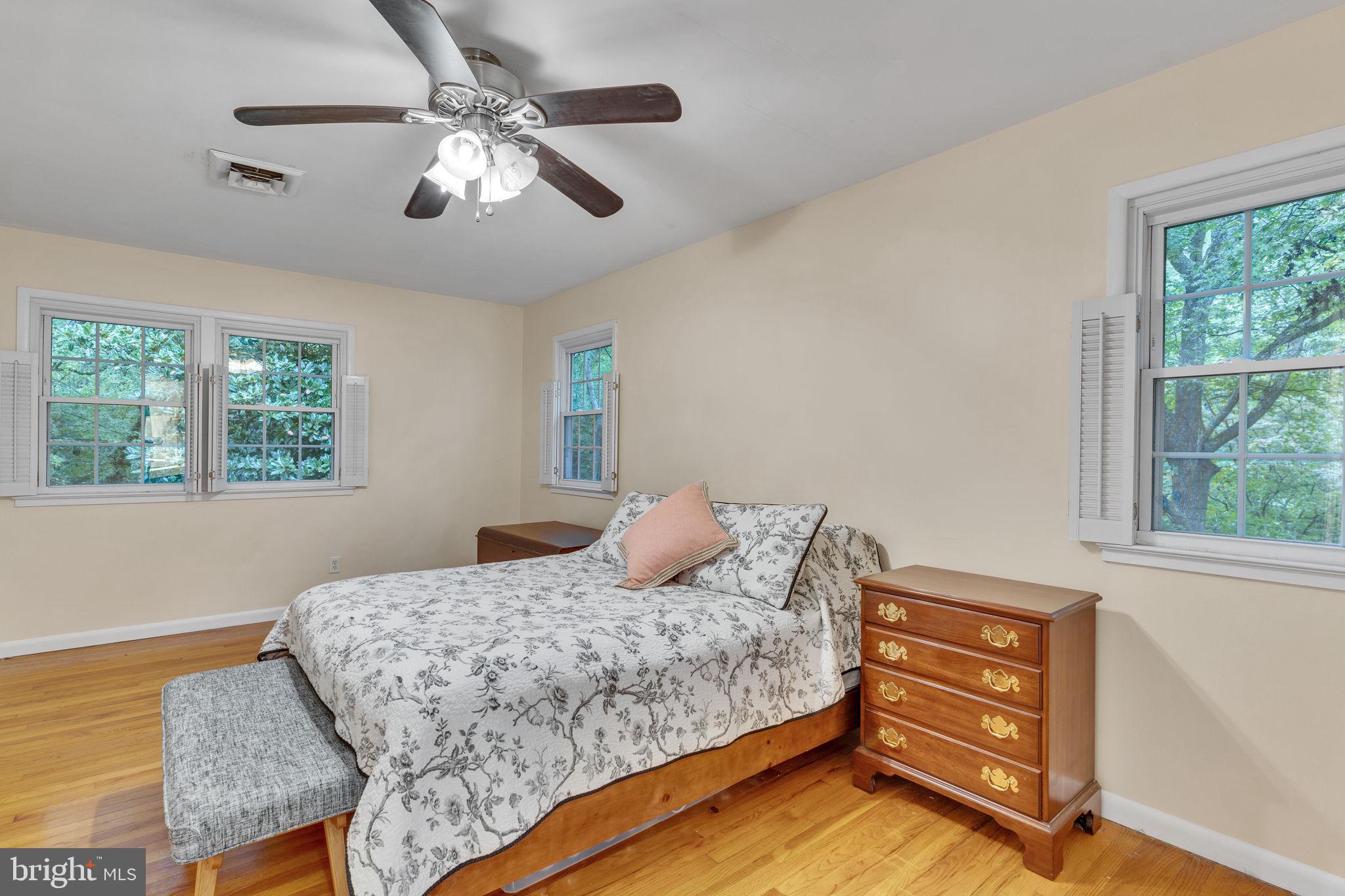 KINGSTON MANOR - Residential