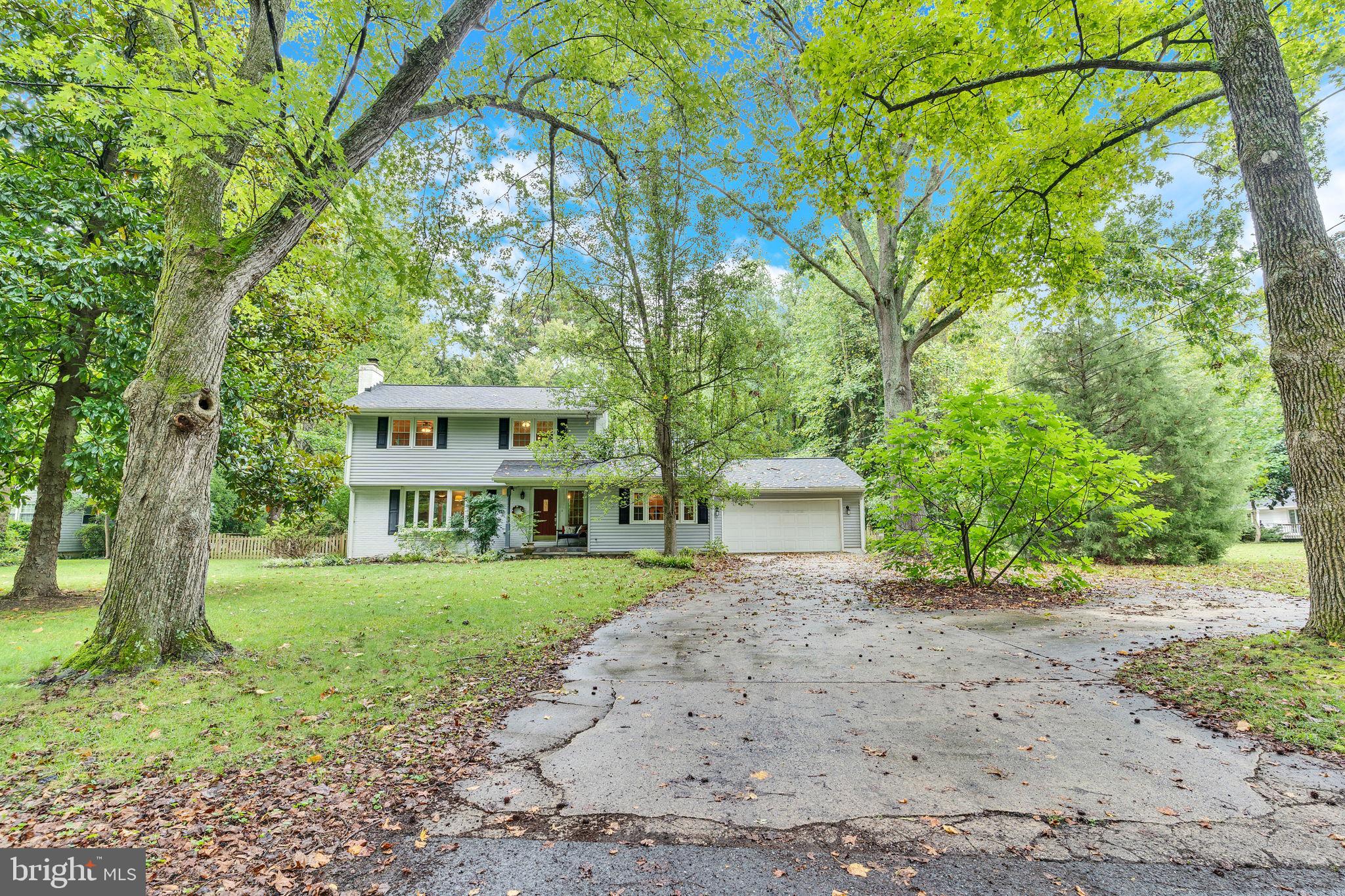 KINGSTON MANOR - Residential