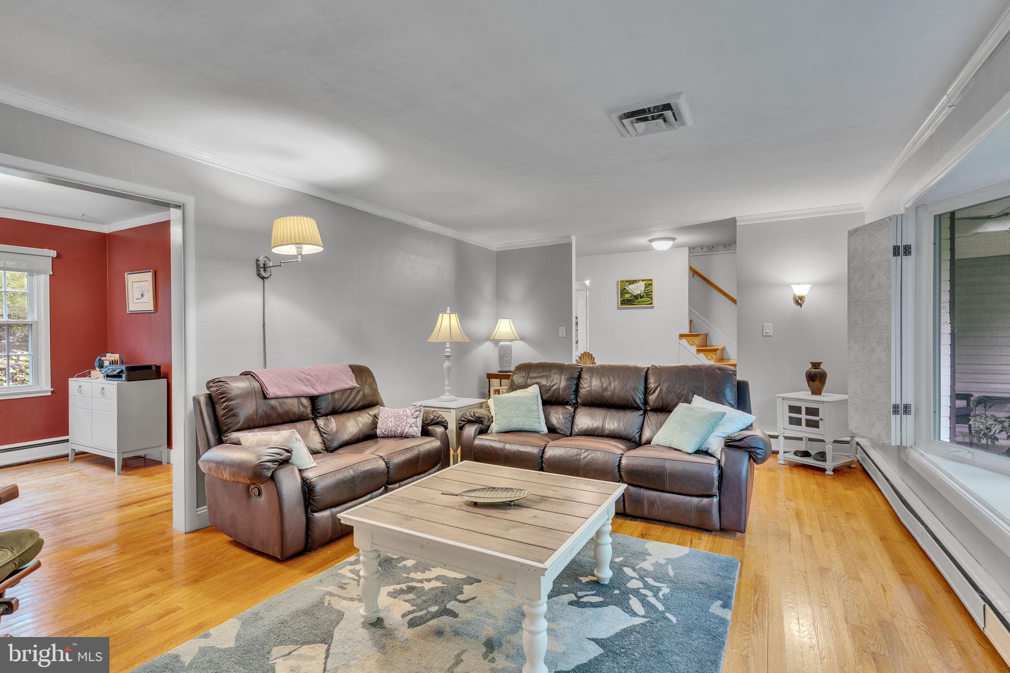 KINGSTON MANOR - Residential