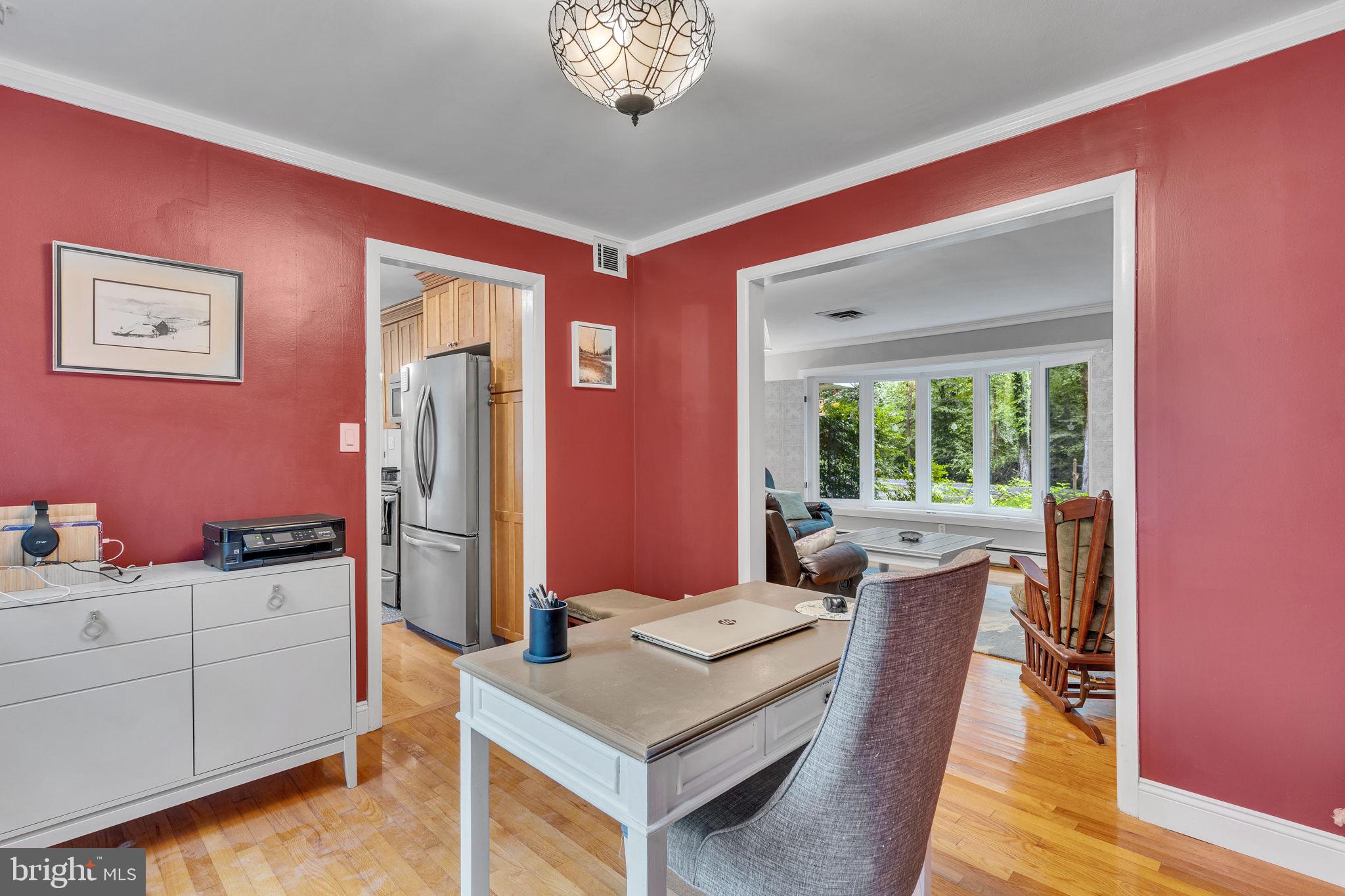 KINGSTON MANOR - Residential