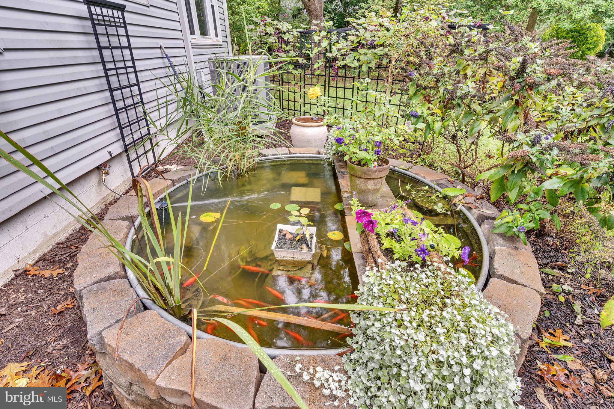 KINGSTON MANOR - Residential