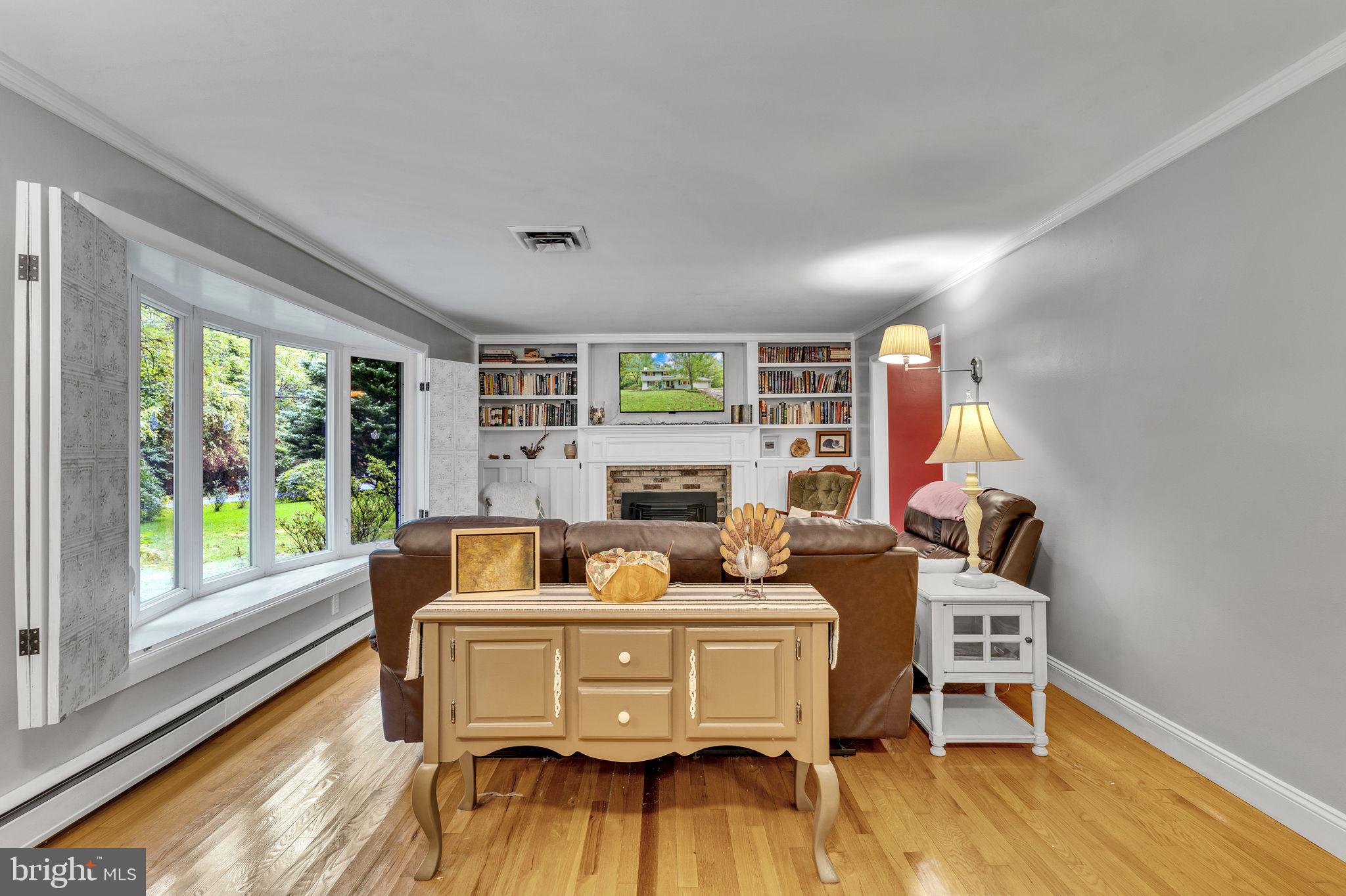 KINGSTON MANOR - Residential