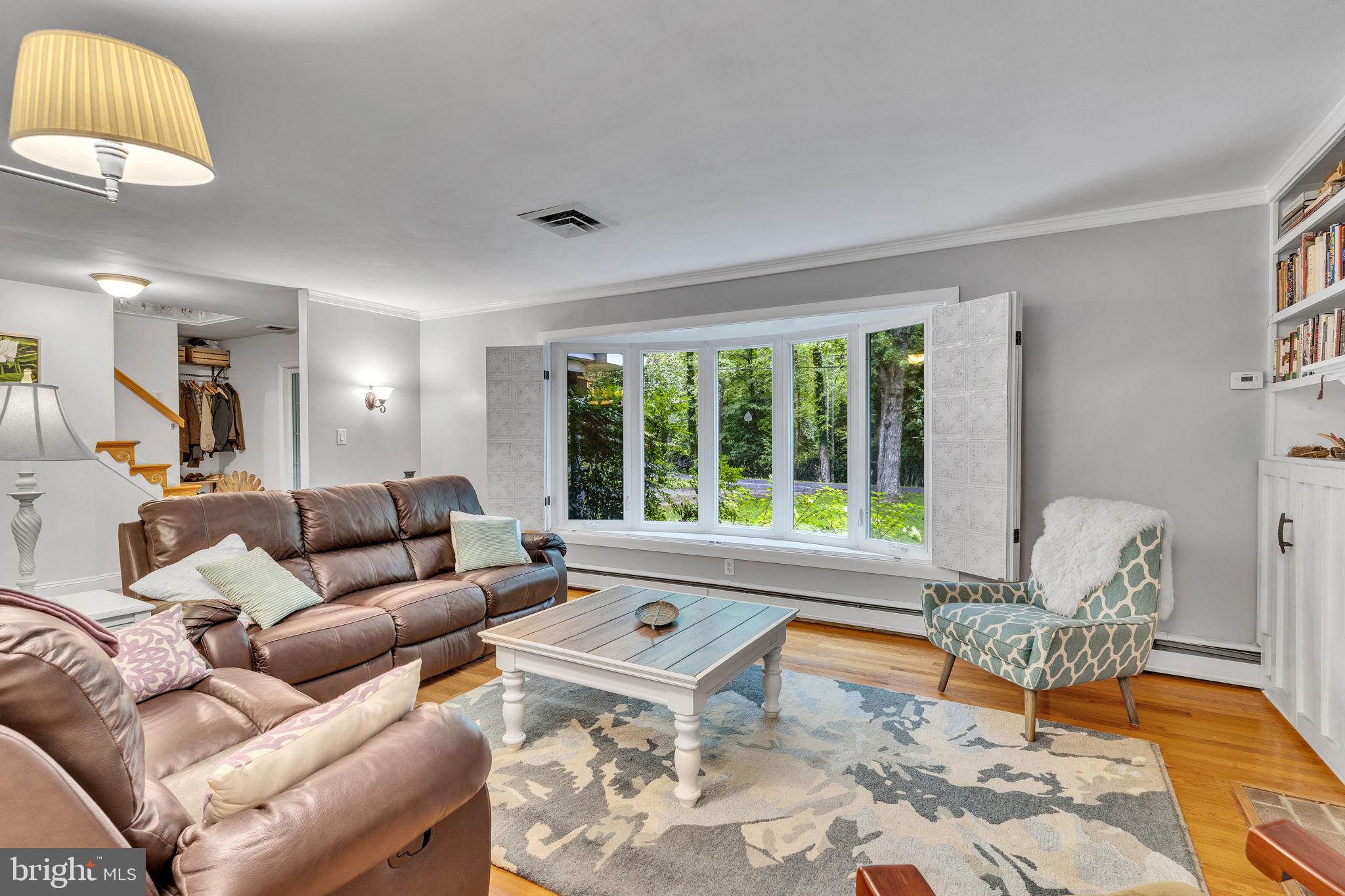 KINGSTON MANOR - Residential