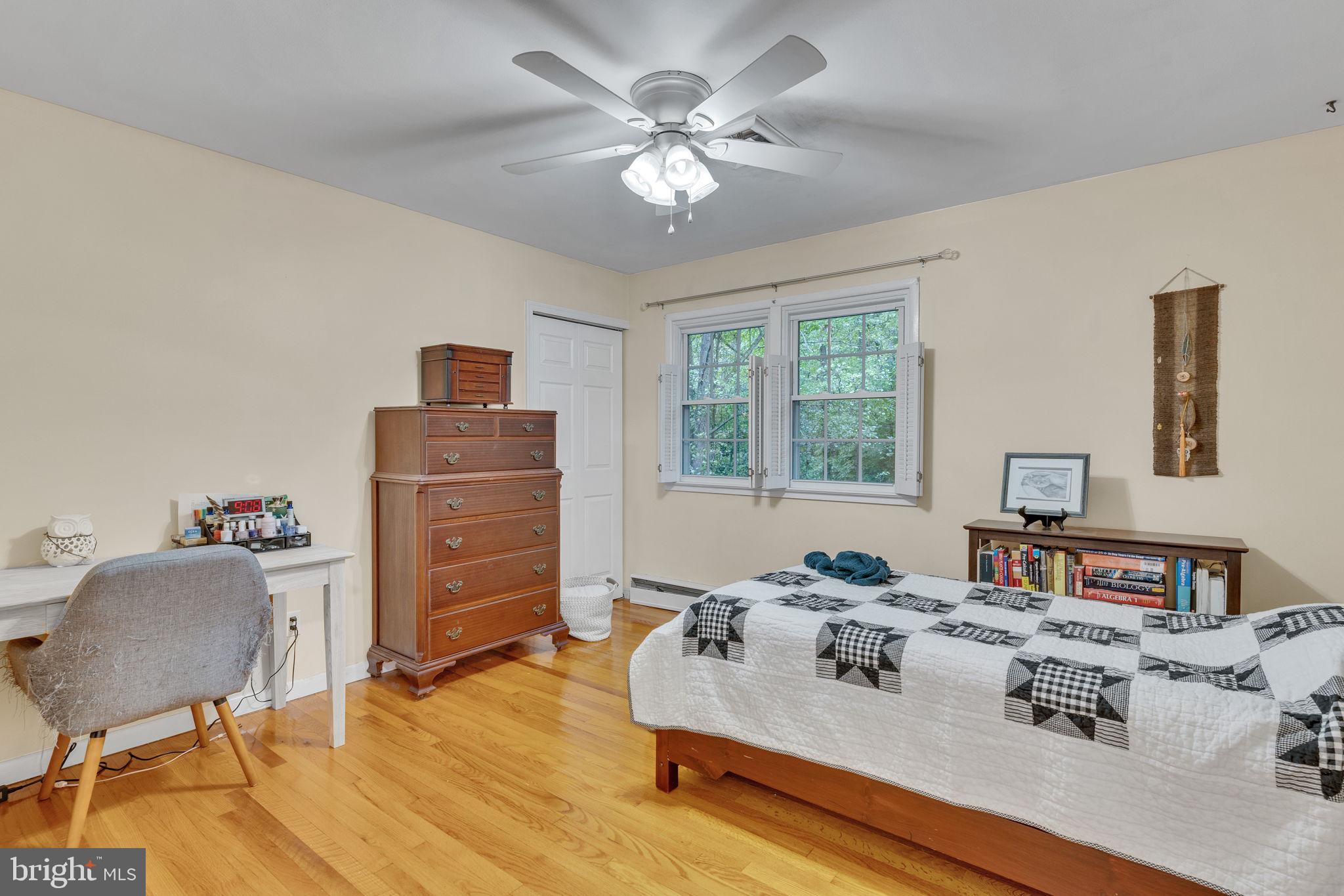 KINGSTON MANOR - Residential