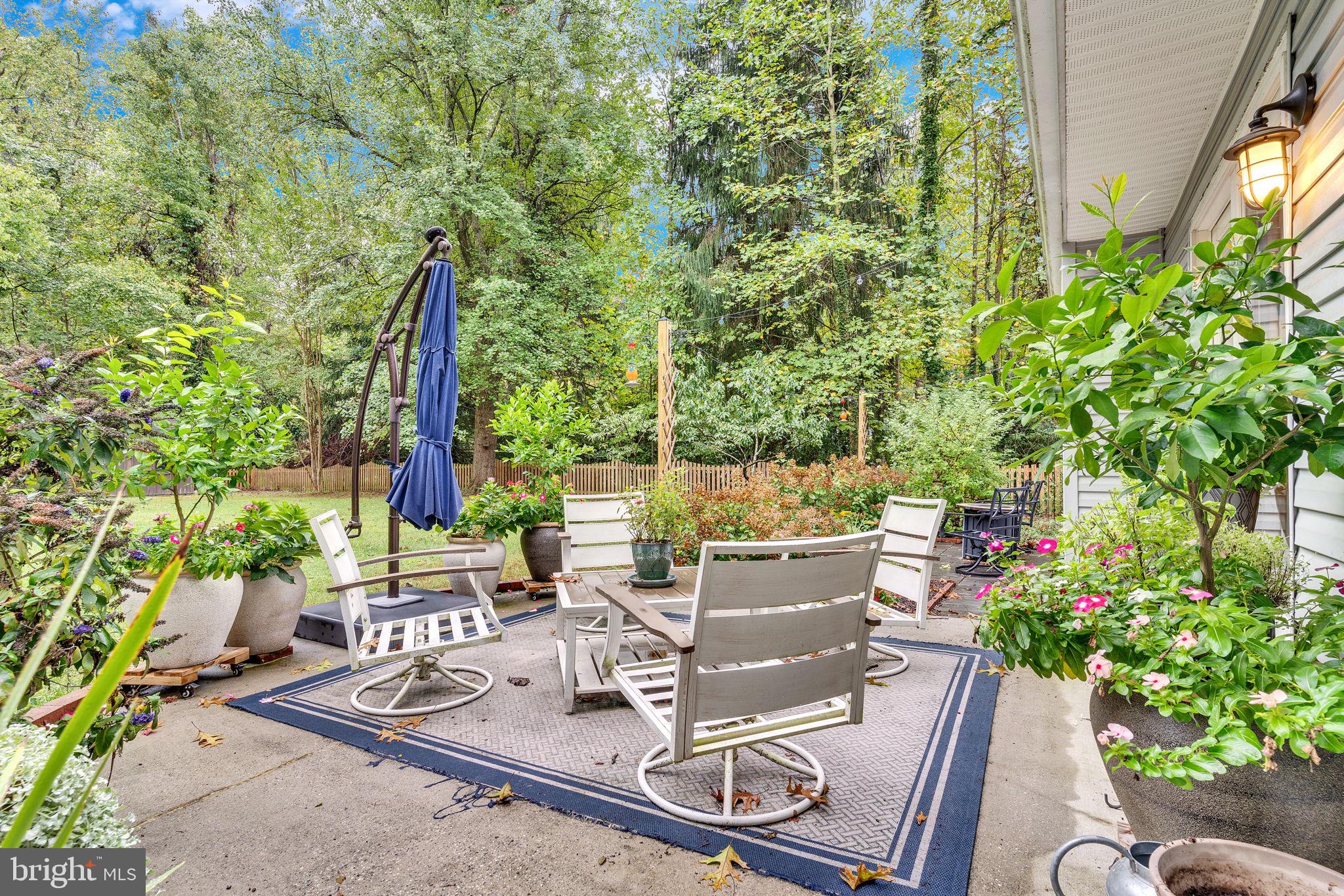 KINGSTON MANOR - Residential