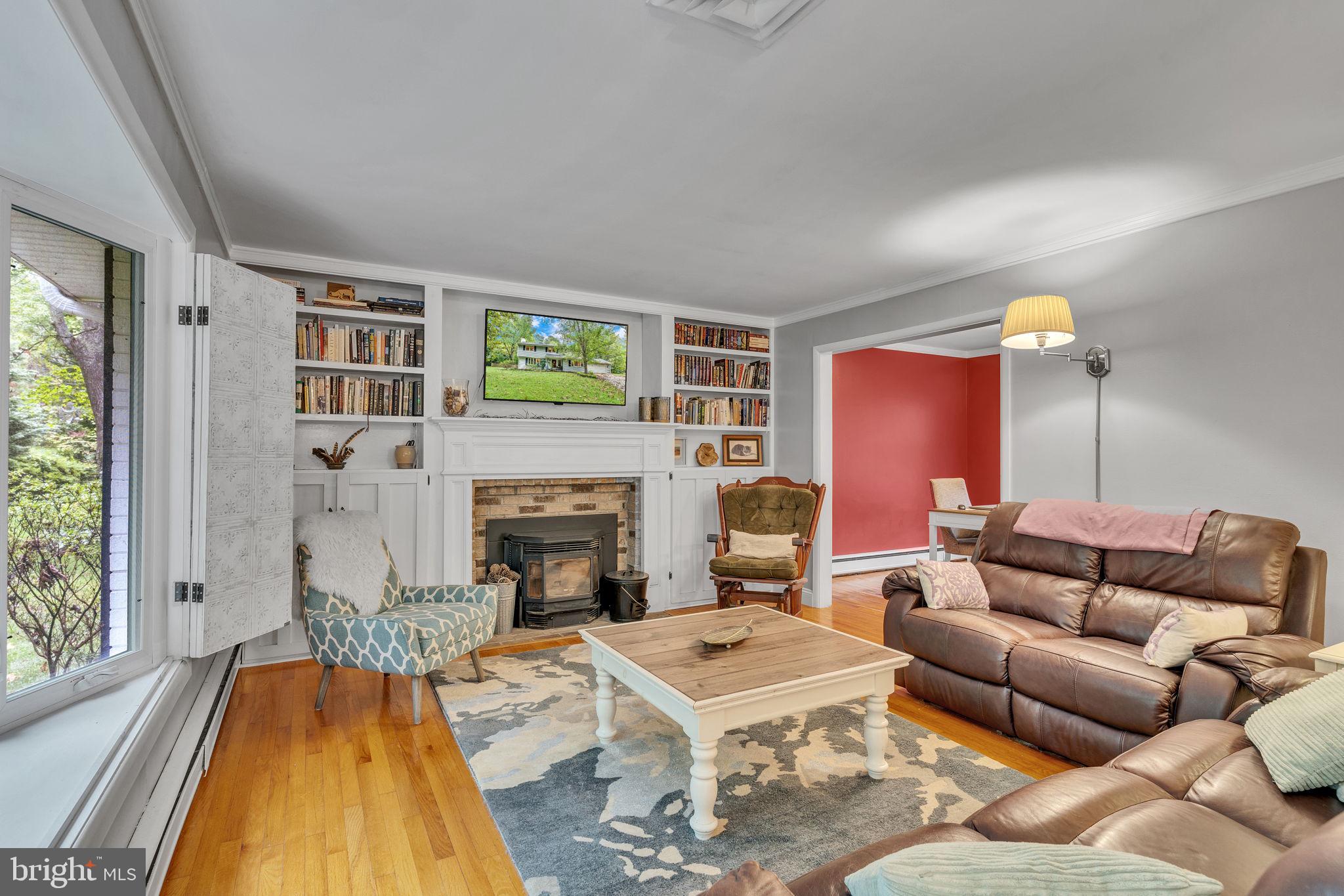 KINGSTON MANOR - Residential