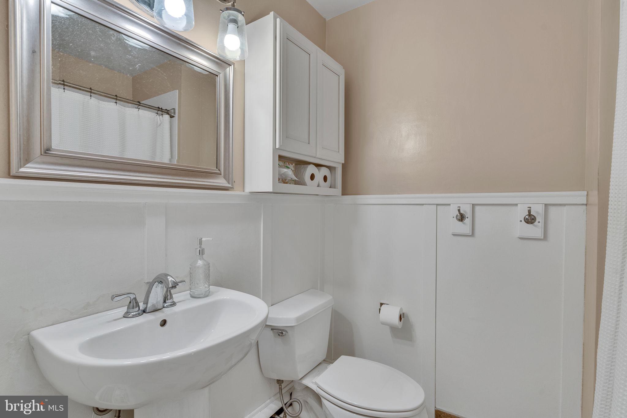 KINGSTON MANOR - Residential