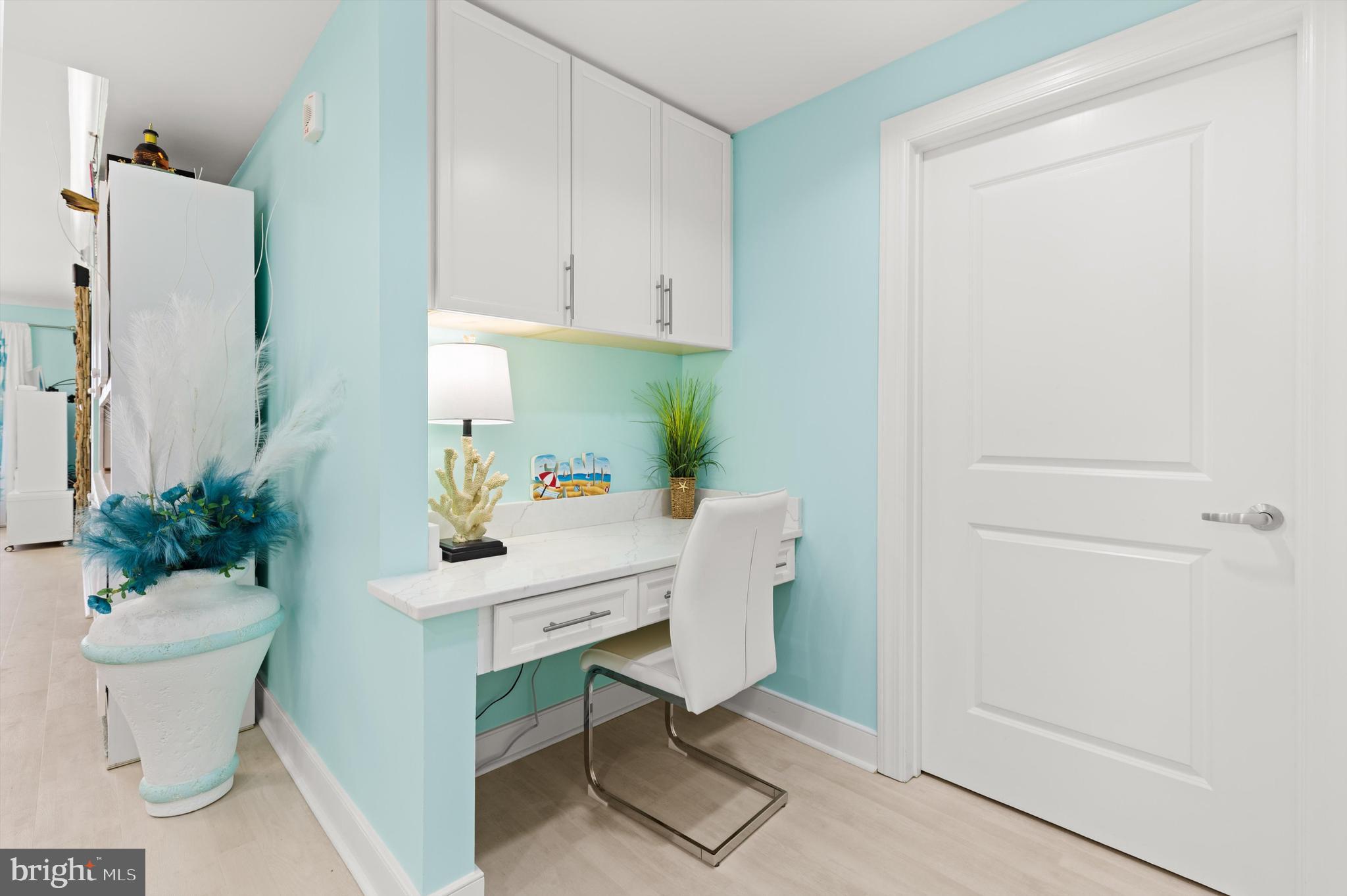 2 48TH STREET 1002 GATEWAY GRAND