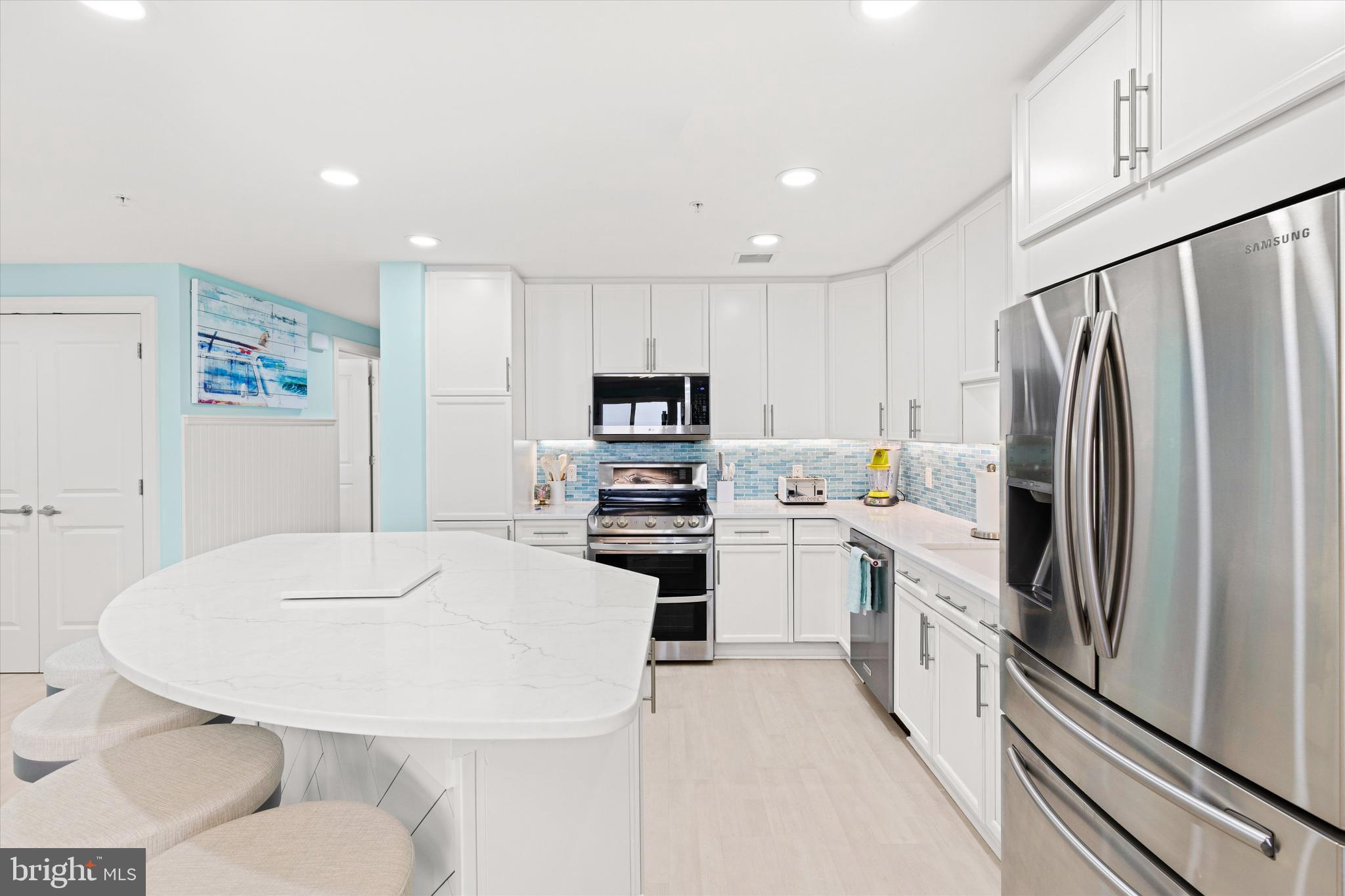 2 48TH STREET 1002 GATEWAY GRAND