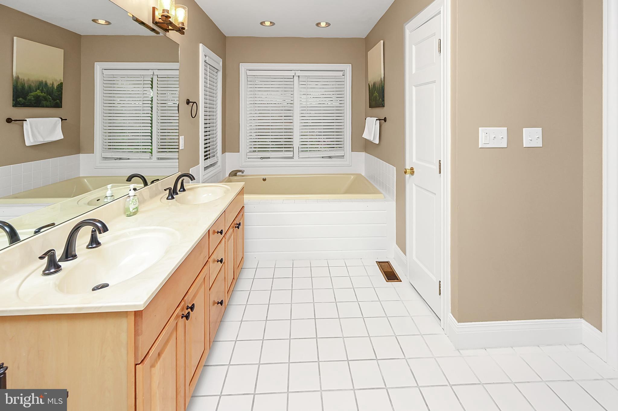 SANDY SHORES - Residential