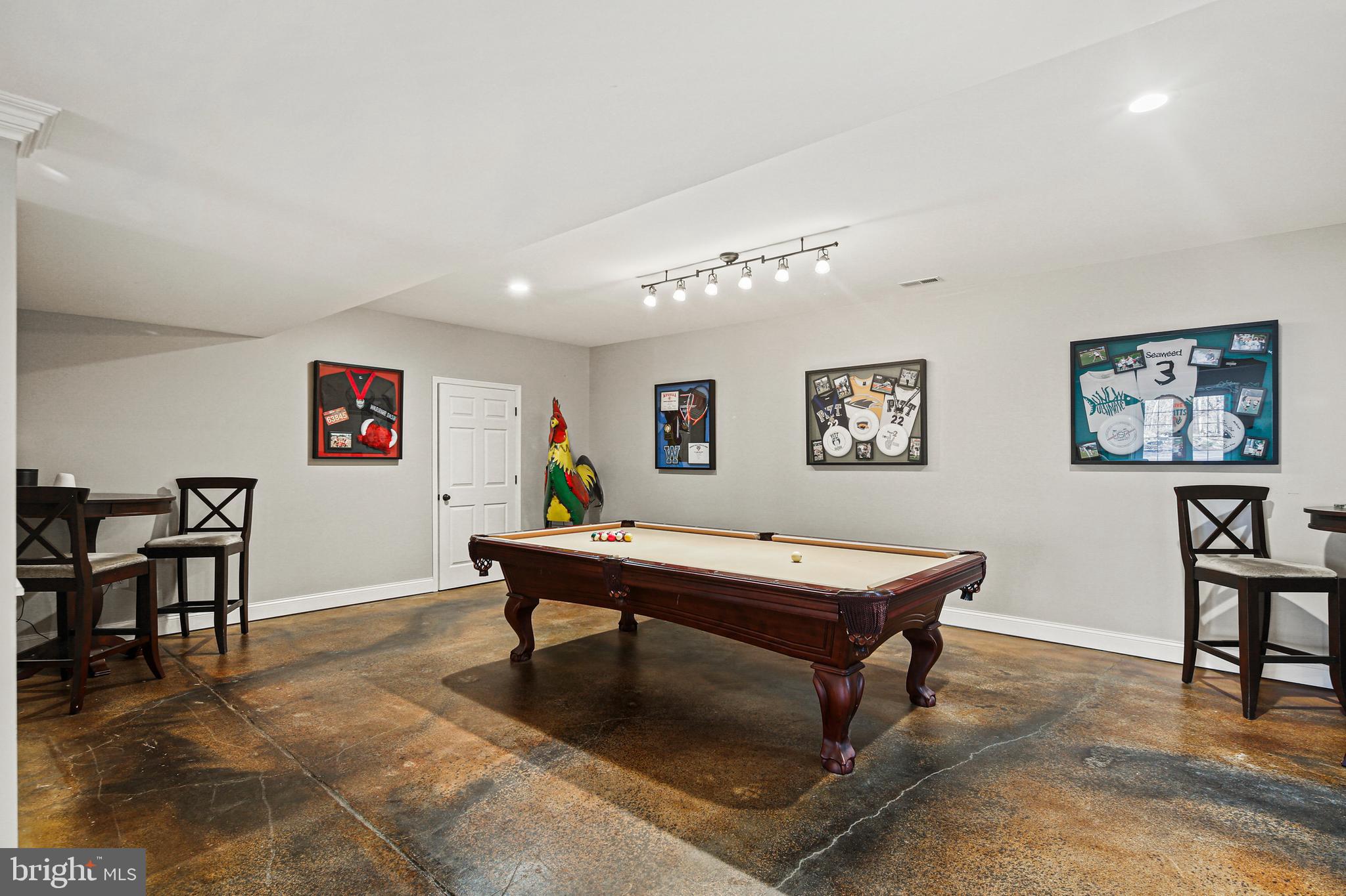 LAKE FOREST - Residential