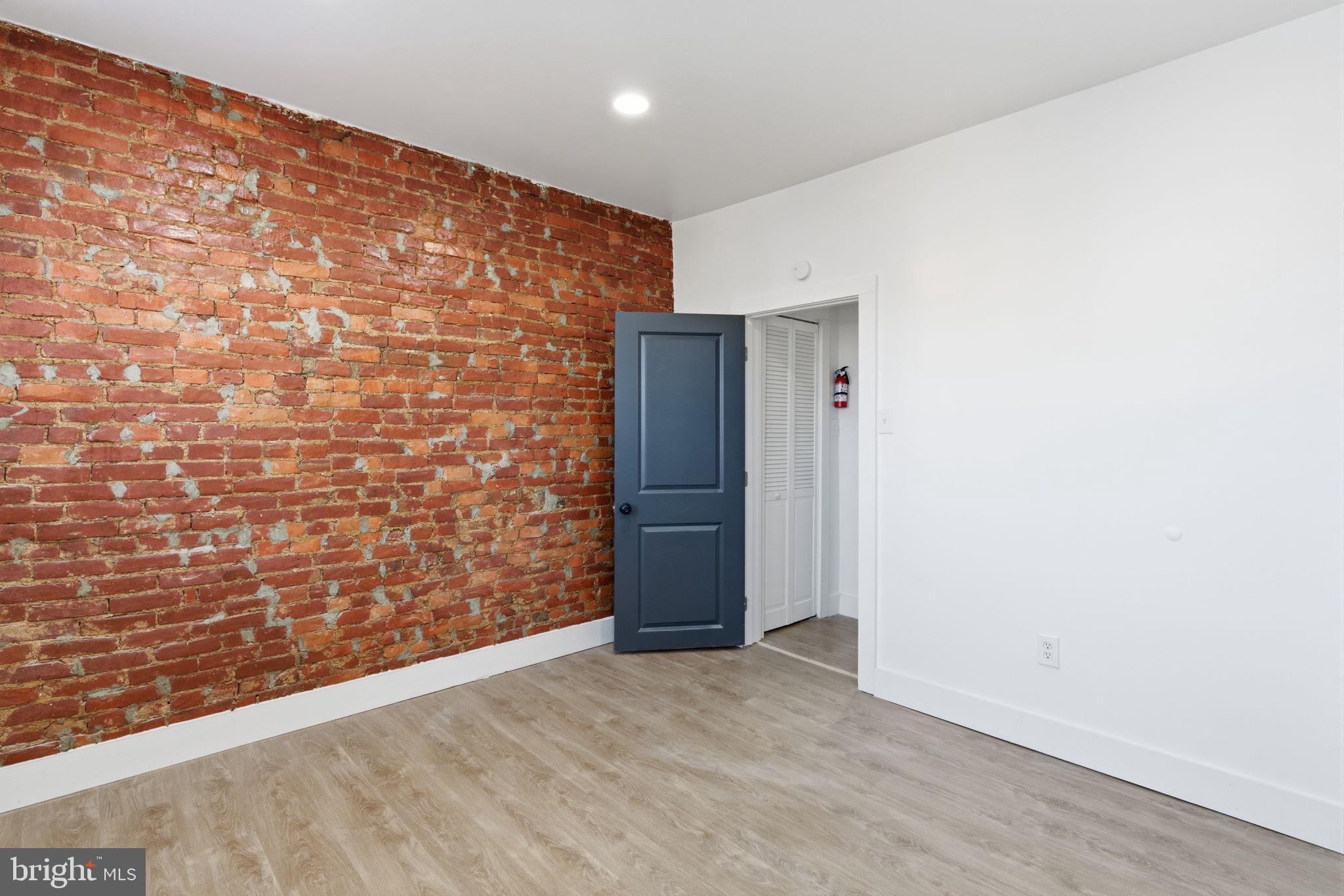 KENSINGTON - Residential