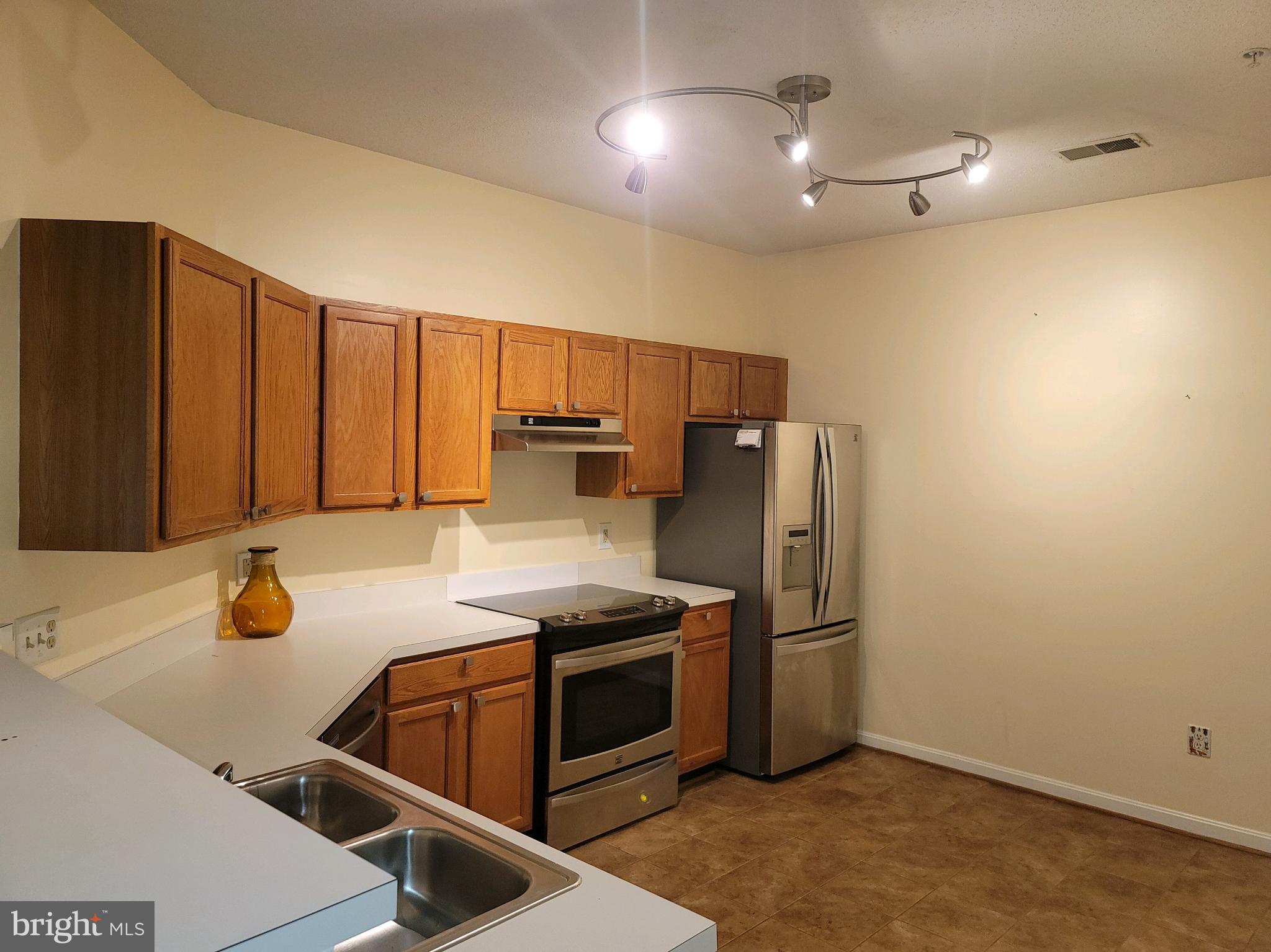 DEVON COURT - Residential