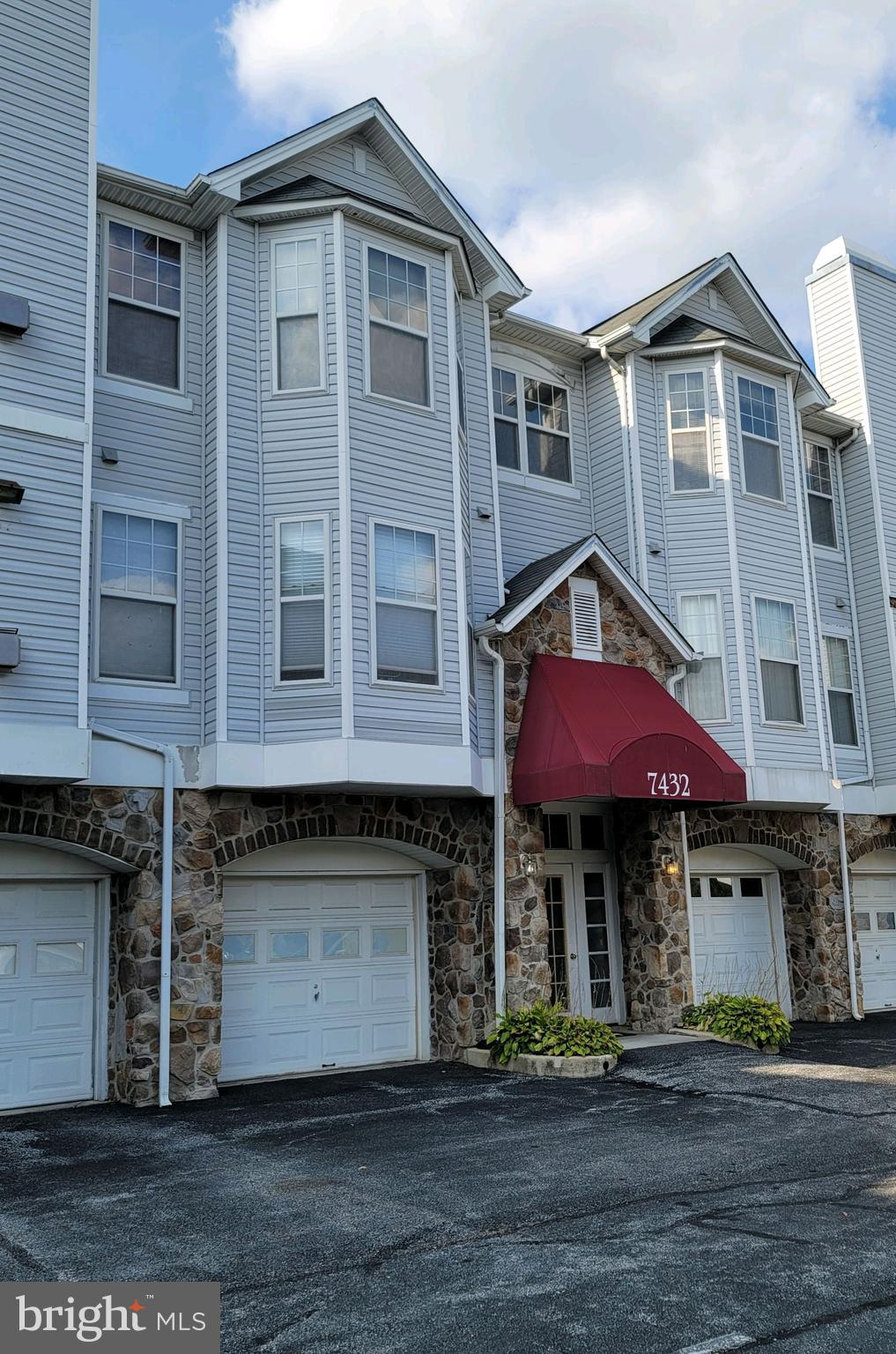 DEVON COURT - Residential