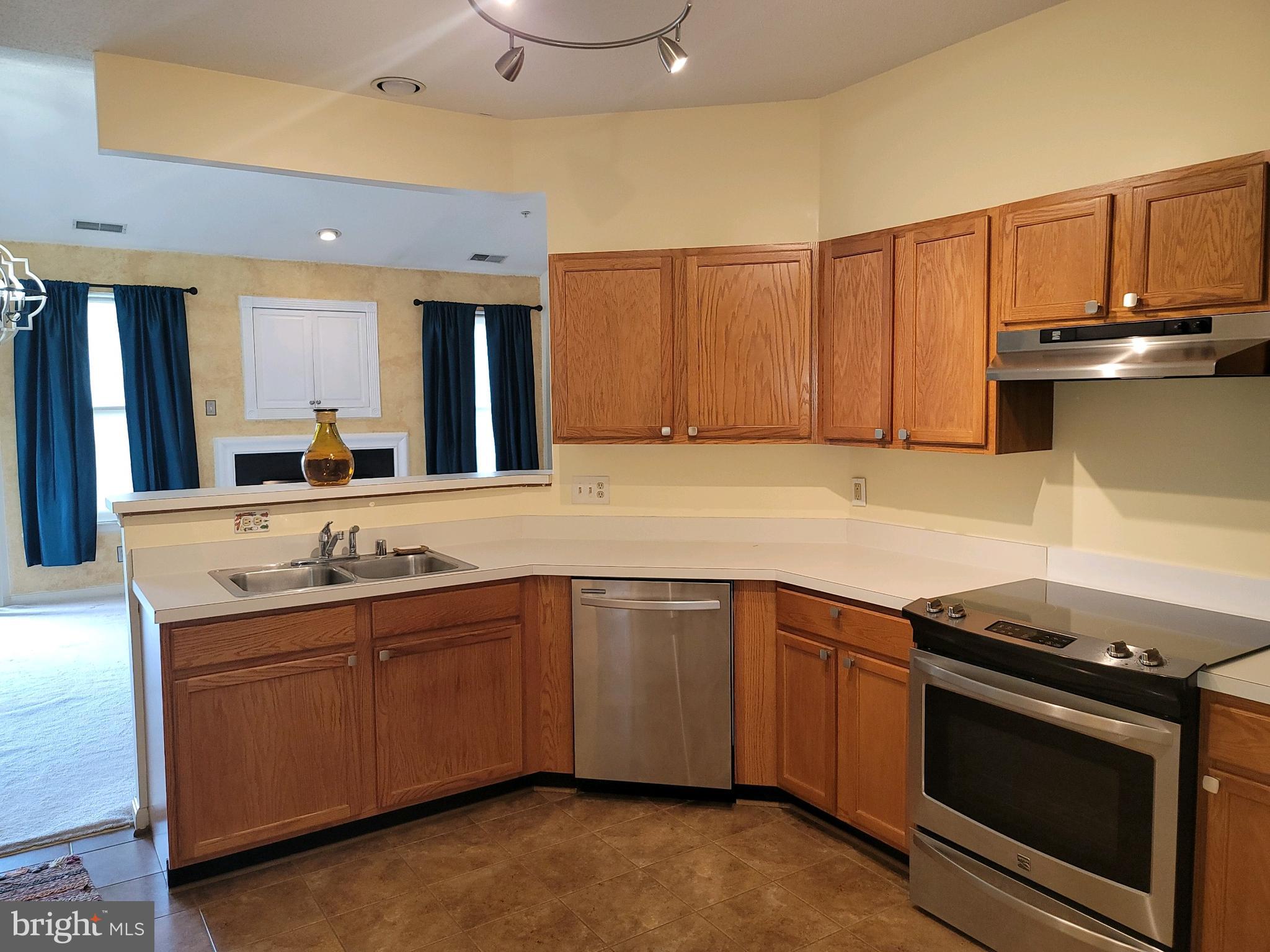 DEVON COURT - Residential