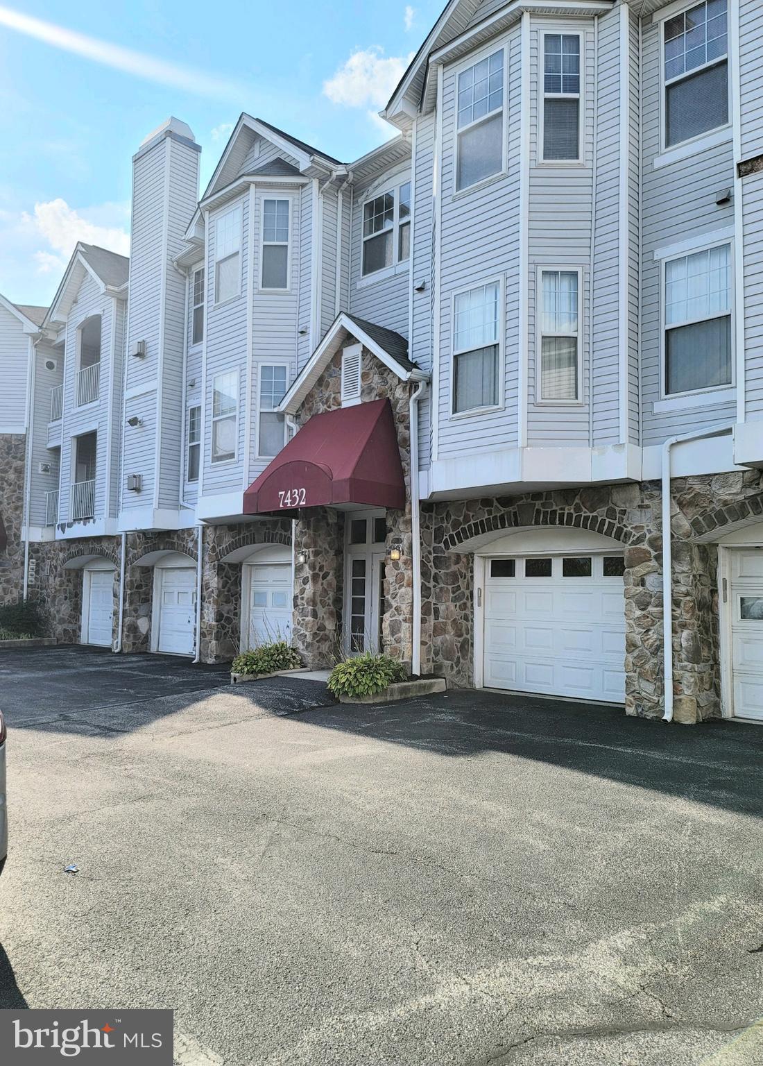 DEVON COURT - Residential