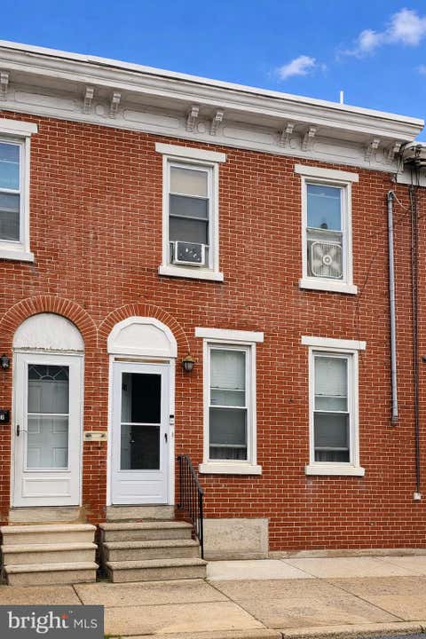 Townhouse For Sale - 415 E 10th Street<br/> New Castle County, WILMINGTON, DE 19801